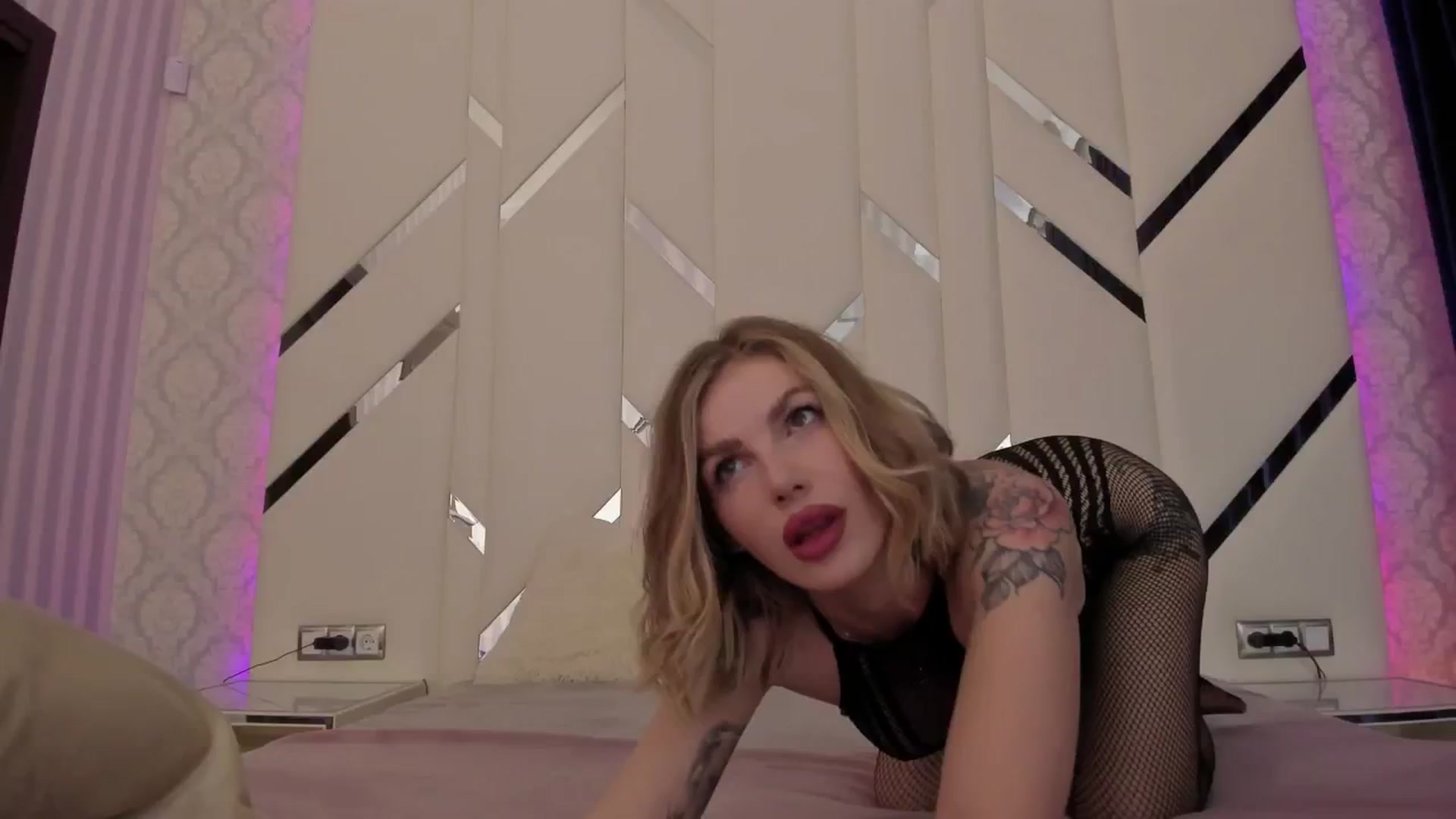 Gallery image thumbnail from Heleyybaylee's myfreecams stream on, 06/26/2025, 21:23 image 8 of 20
