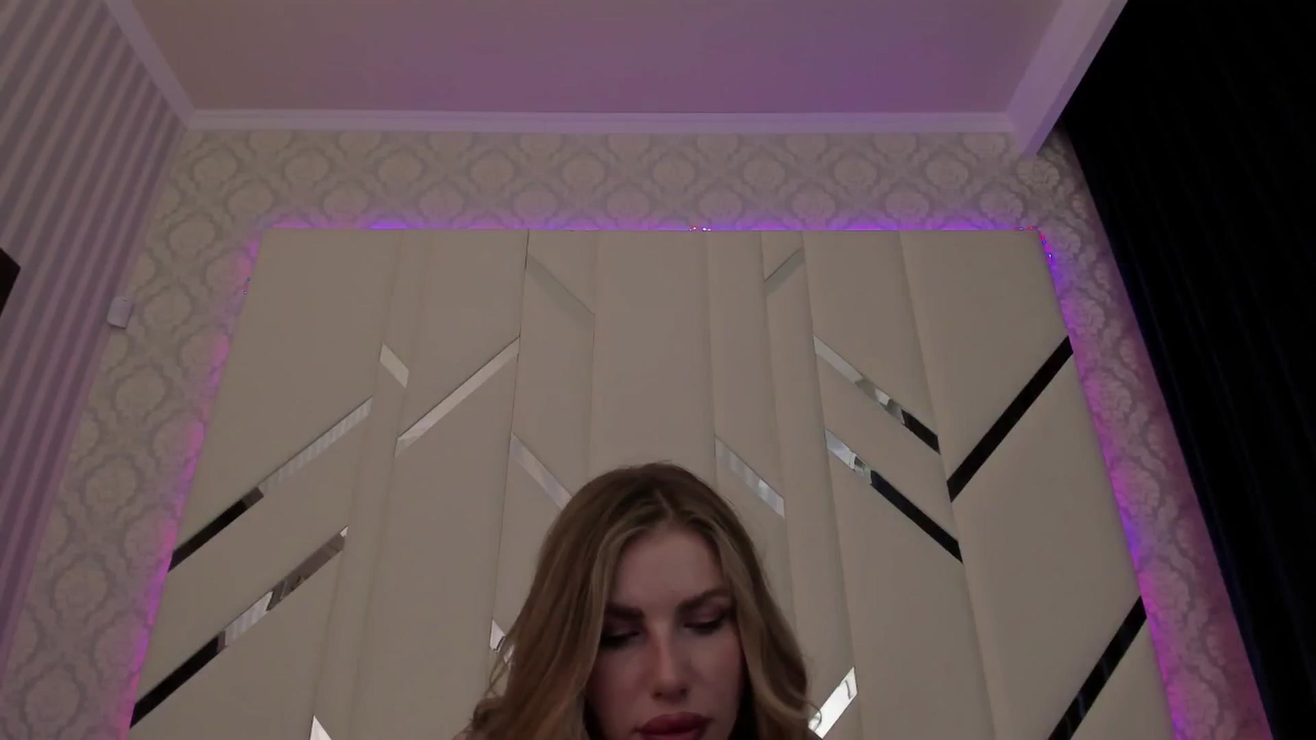 Gallery image thumbnail from Heleyybaylee's myfreecams stream on, 06/26/2025, 22:49 image 17 of 20