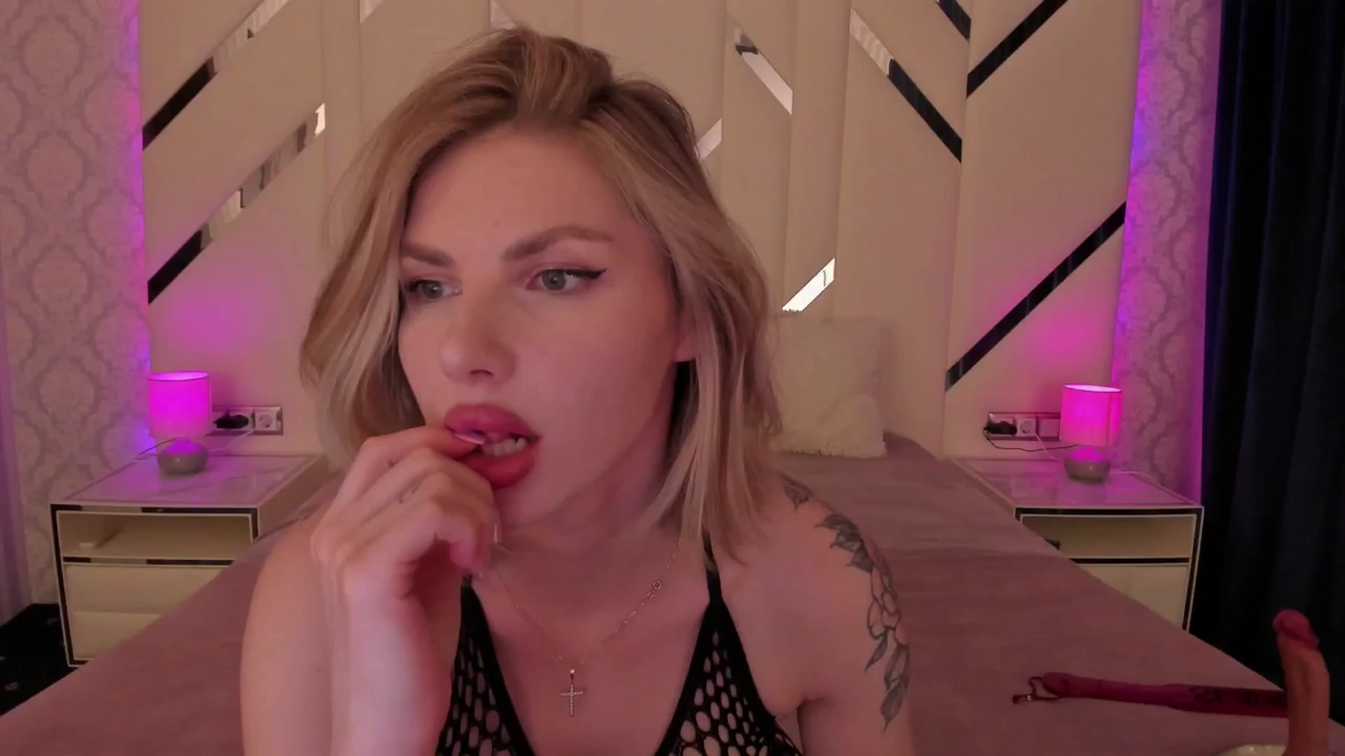 Gallery image thumbnail from Heleyybaylee's myfreecams stream on, 06/28/2025, 04:16 image 1 of 20