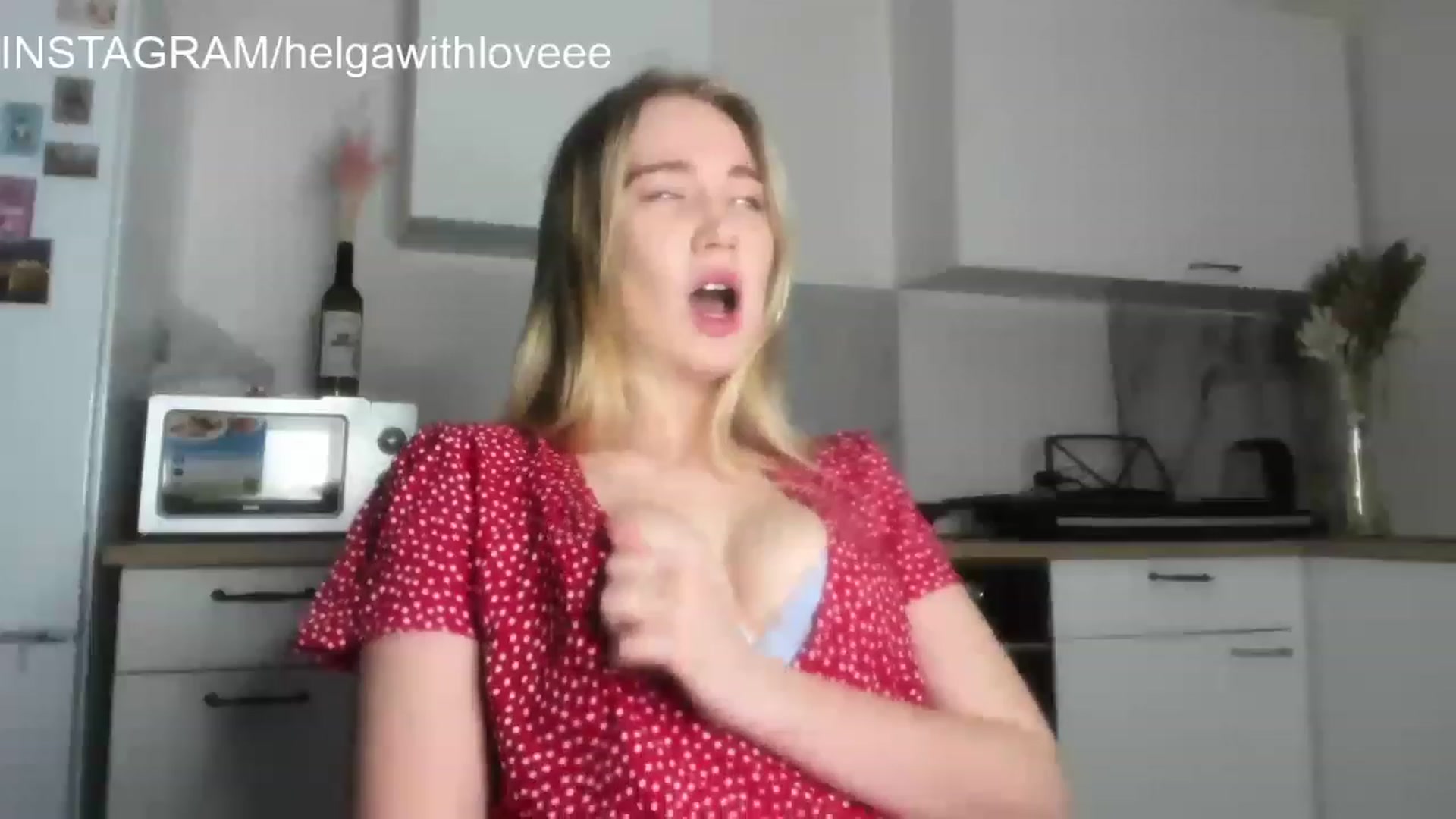 Gallery image thumbnail from Helgapataki's myfreecams stream on, 03/31/2023, 14:18 image 6 of 20
