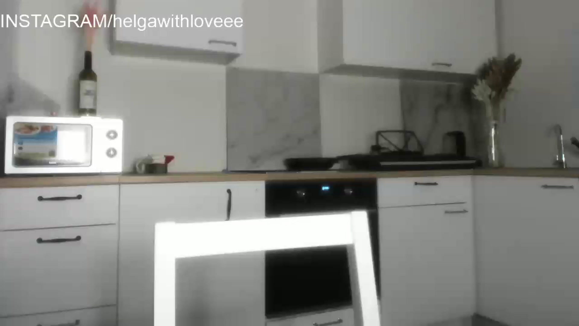 Gallery image thumbnail from Helgapataki's myfreecams stream on, 03/31/2023, 16:37 image 12 of 20