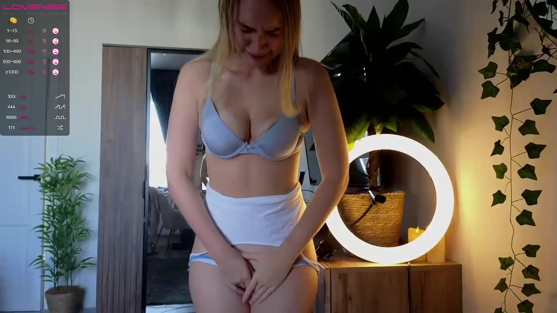 Gallery image thumbnail from Helgapataki's myfreecams stream on, 10/27/2023, 11:00 image 8 of 20