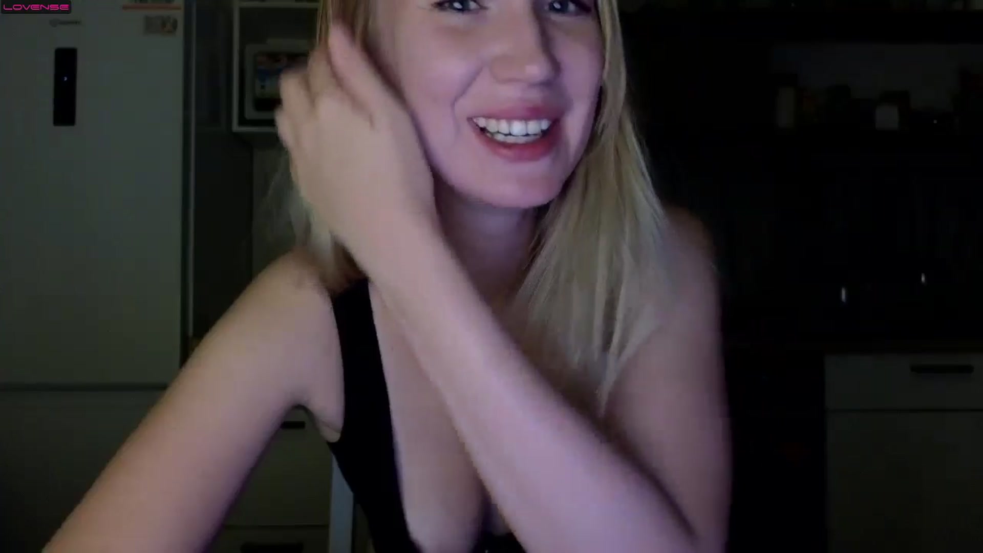 Gallery image thumbnail from Helgapataki's myfreecams stream on, 05/30/2024, 24:14 image 17 of 20