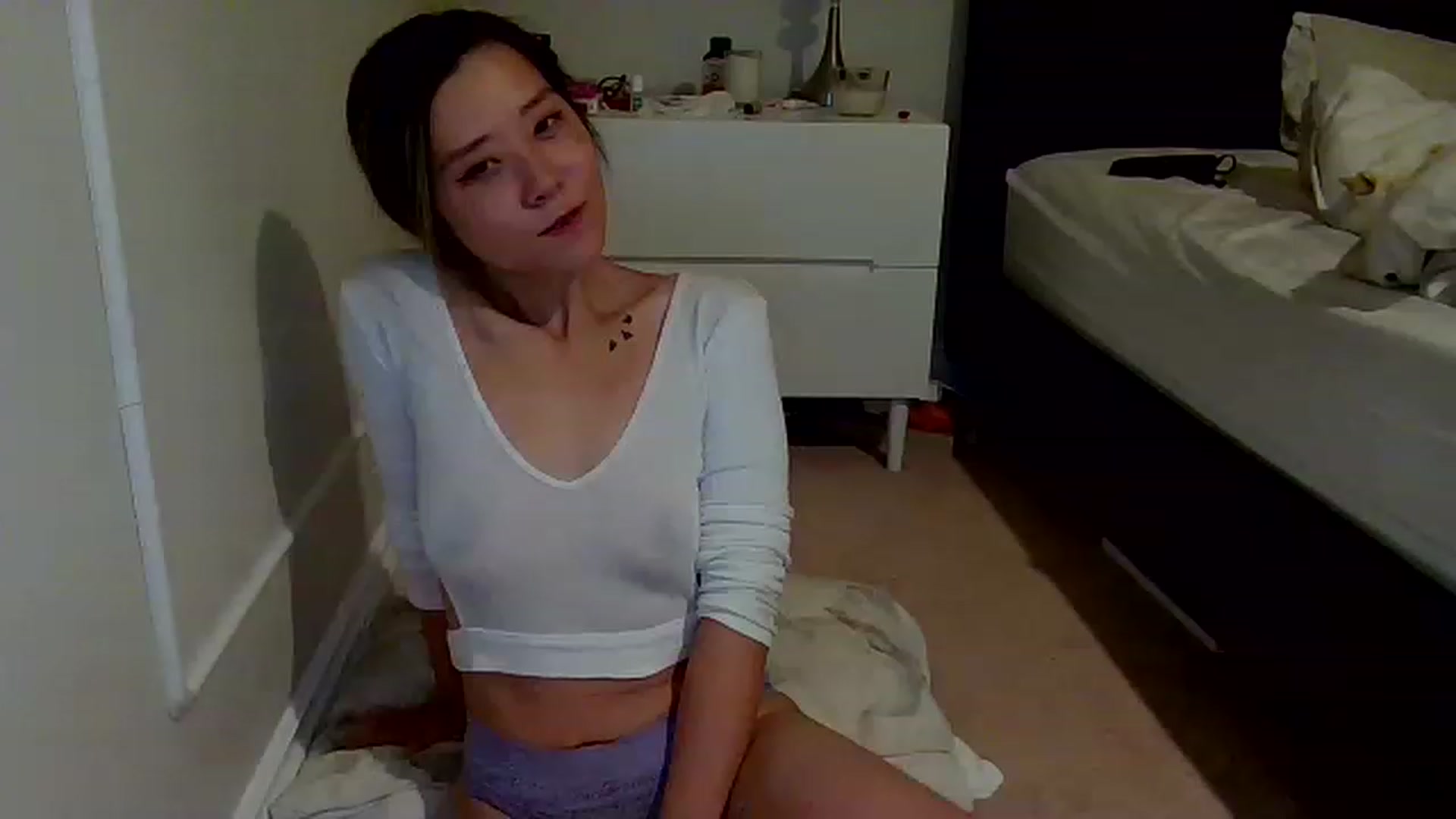 Gallery image thumbnail from Heliumlove's myfreecams stream on, 12/27/2022, 05:03 image 6 of 20