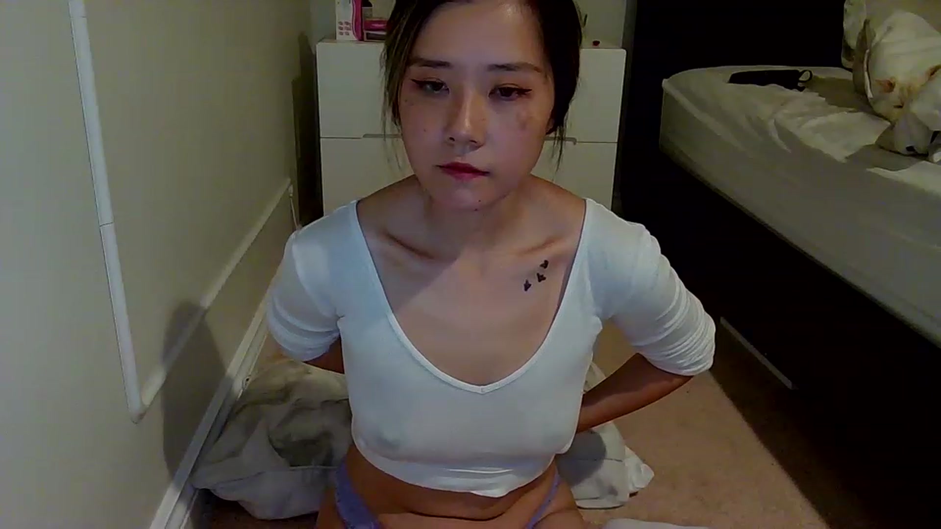 Gallery image thumbnail from Heliumlove's myfreecams stream on, 12/27/2022, 05:03 image 4 of 20