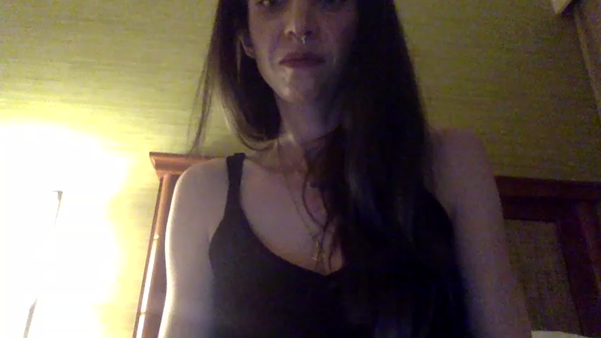 Gallery image thumbnail from HellKittie69's myfreecams stream on, 12/25/2022, 13:43 image 11 of 20