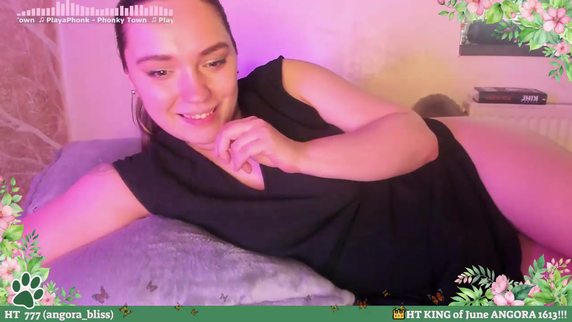 Gallery image thumbnail from Hell_Belle's myfreecams stream on, 06/04/2026, 17:34 image 17 of 20