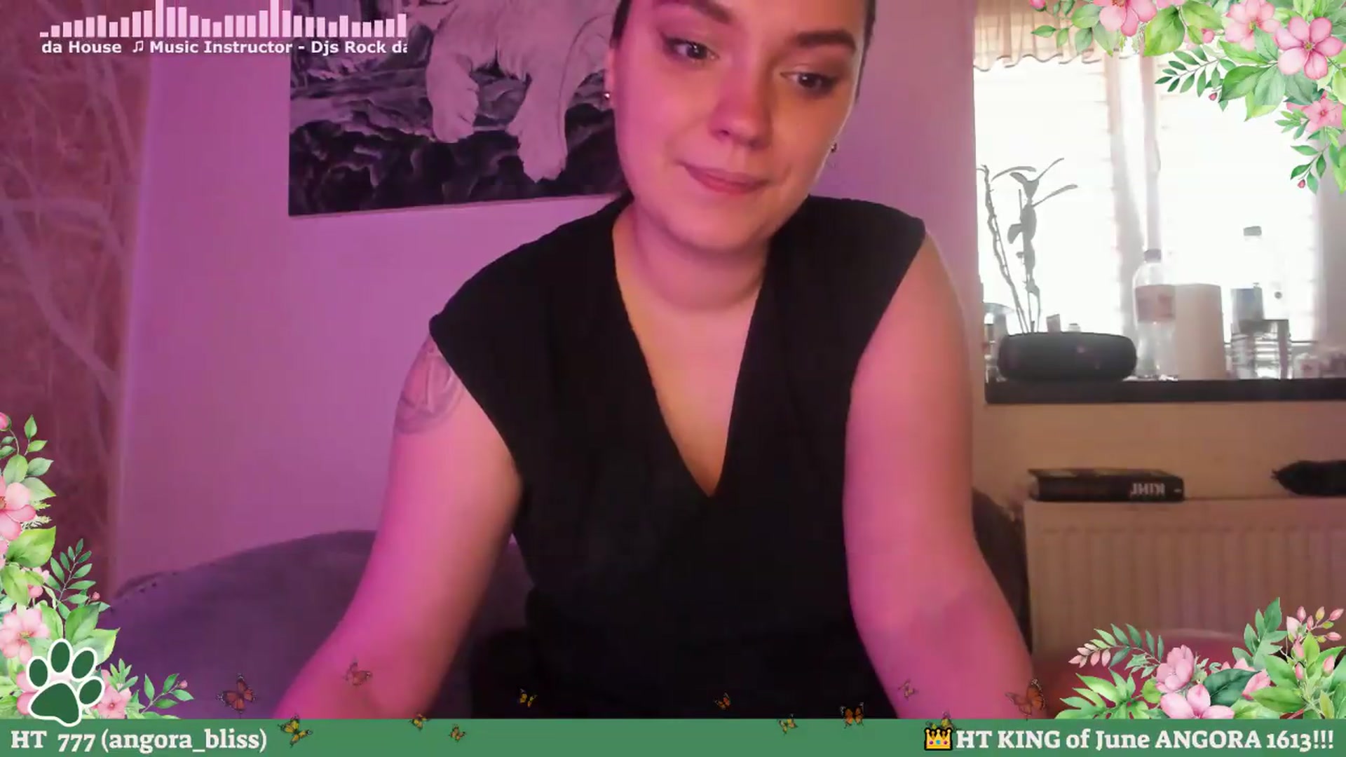 Gallery image thumbnail from Hell_Belle's myfreecams stream on, 06/04/2026, 17:34 image 11 of 20