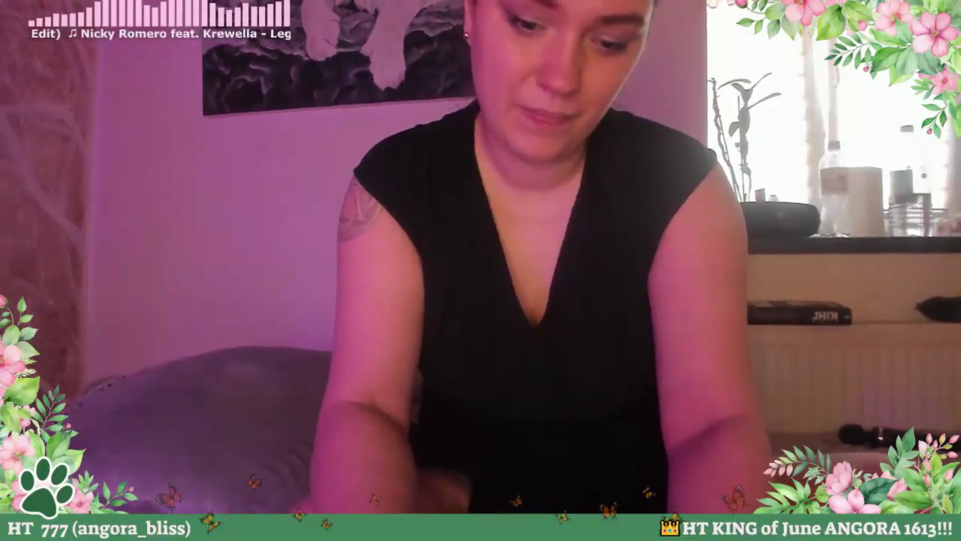 Gallery image thumbnail from Hell_Belle's myfreecams stream on, 06/04/2026, 17:34 image 8 of 20