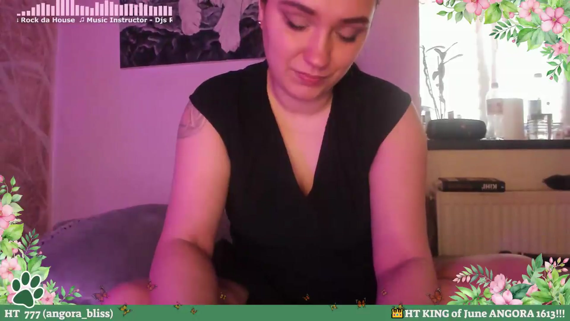 Gallery image thumbnail from Hell_Belle's myfreecams stream on, 06/04/2026, 17:34 image 10 of 20