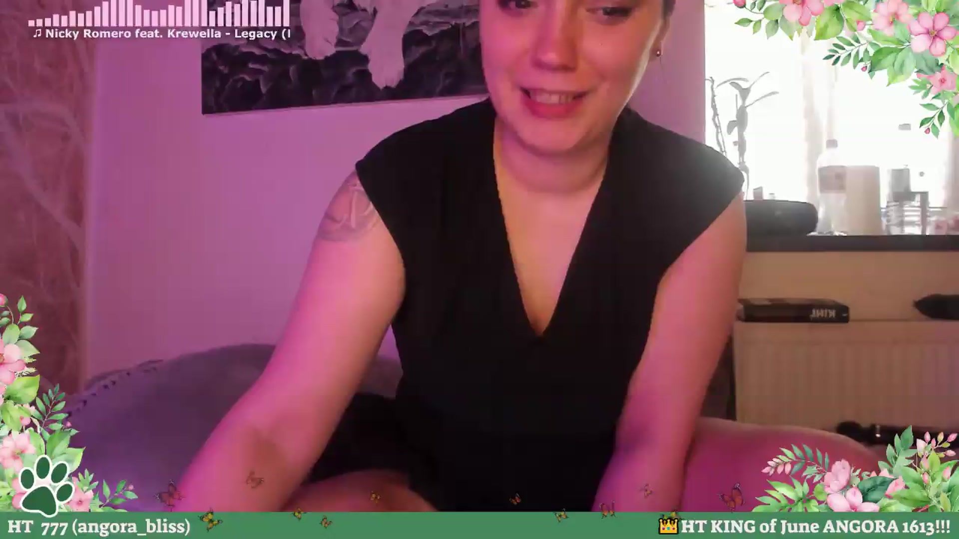 Gallery image thumbnail from Hell_Belle's myfreecams stream on, 06/04/2026, 17:34 image 7 of 20
