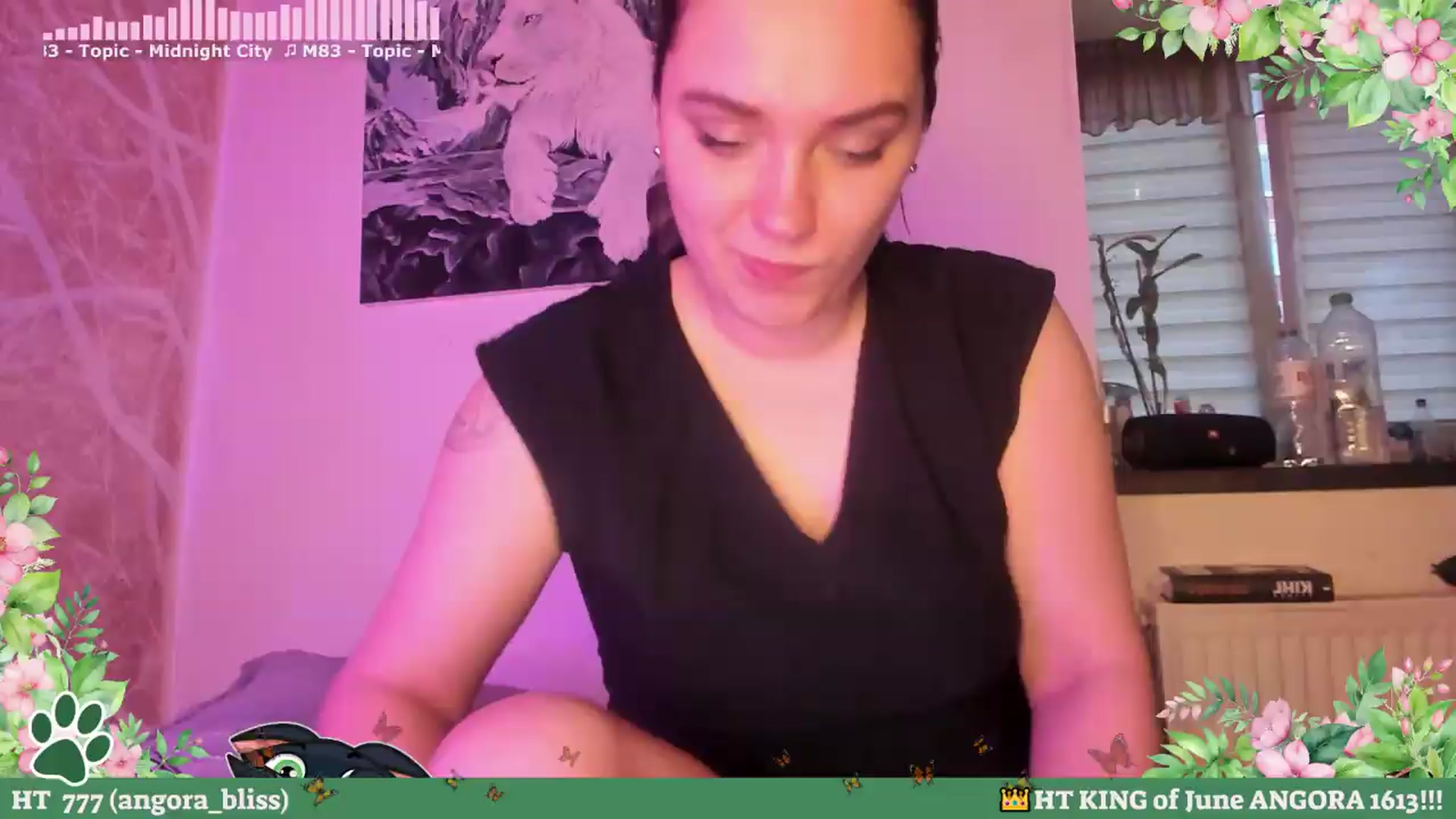 Gallery image thumbnail from Hell_Belle's myfreecams stream on, 06/04/2026, 18:28 image 13 of 20