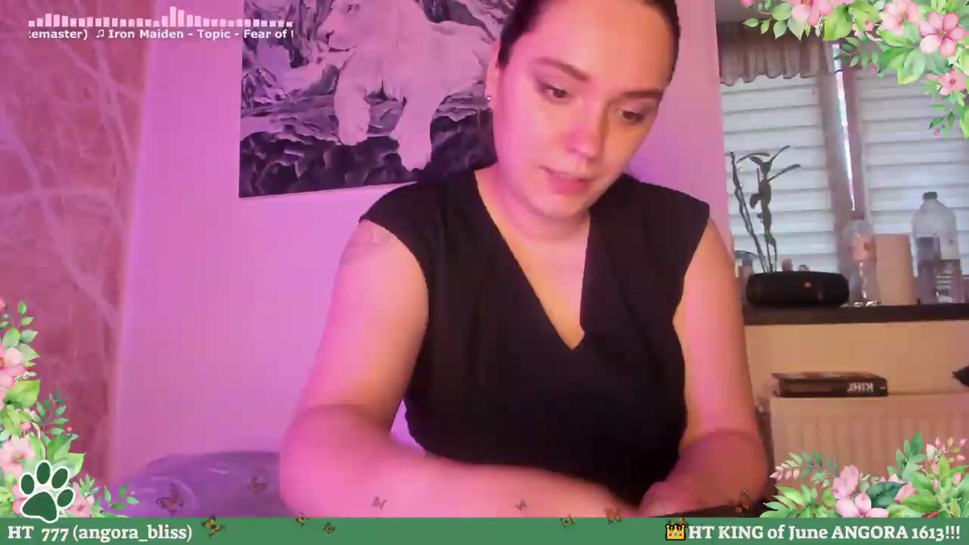 Gallery image thumbnail from Hell_Belle's myfreecams stream on, 06/04/2026, 18:28 image 7 of 20