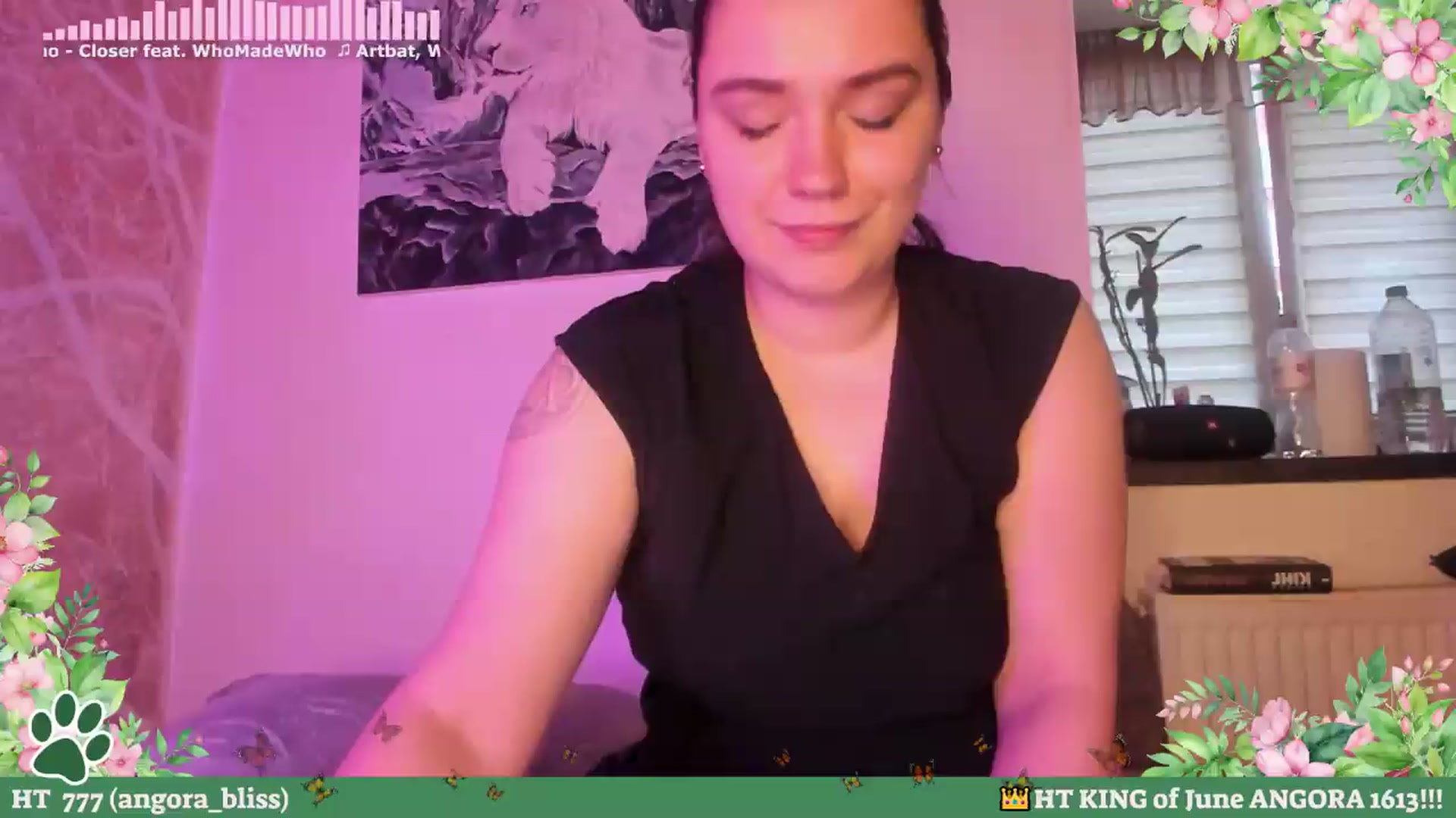 Gallery image thumbnail from Hell_Belle's myfreecams stream on, 06/04/2026, 18:28 image 4 of 20