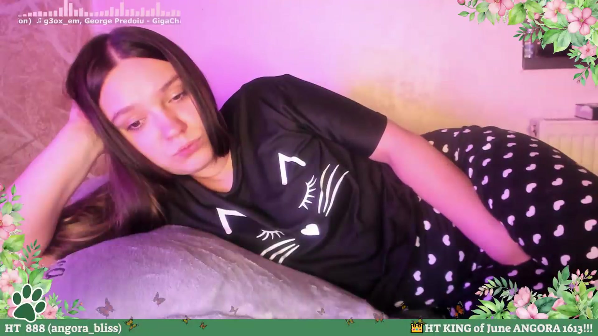 Gallery image thumbnail from Hell_Belle's myfreecams stream on, 06/05/2026, 19:09 image 17 of 20