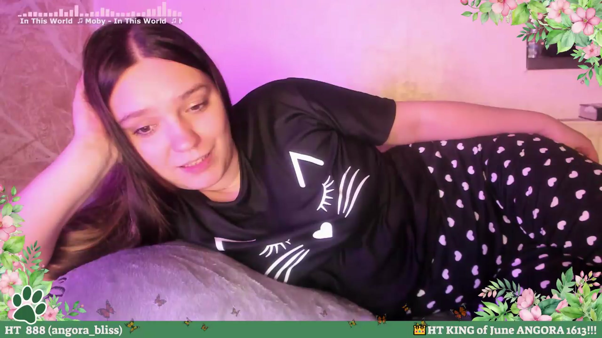 Gallery image thumbnail from Hell_Belle's myfreecams stream on, 06/05/2026, 19:09 image 19 of 20