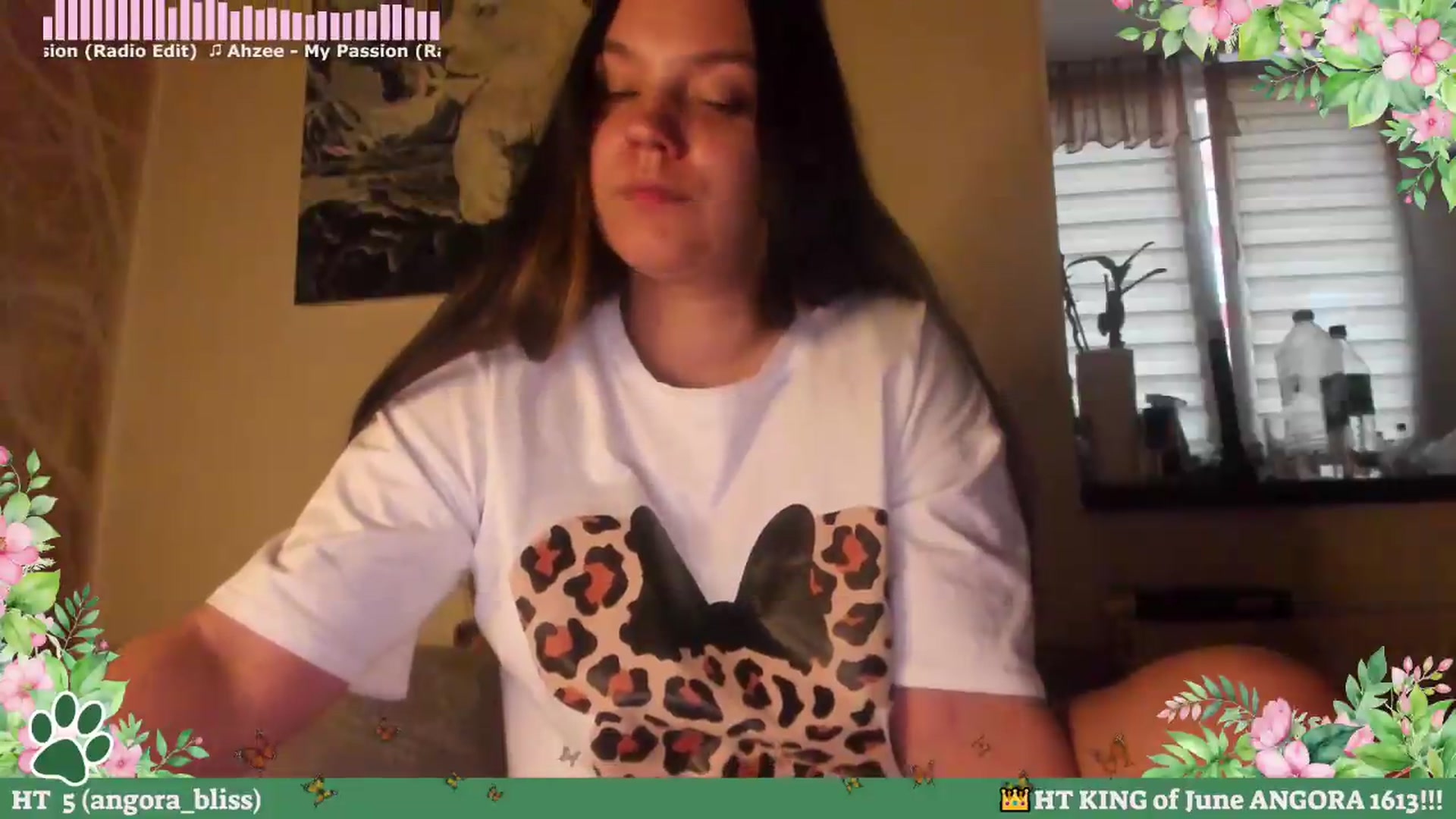 Gallery image thumbnail from Hell_Belle's myfreecams stream on, 06/10/2026, 18:11 image 16 of 20