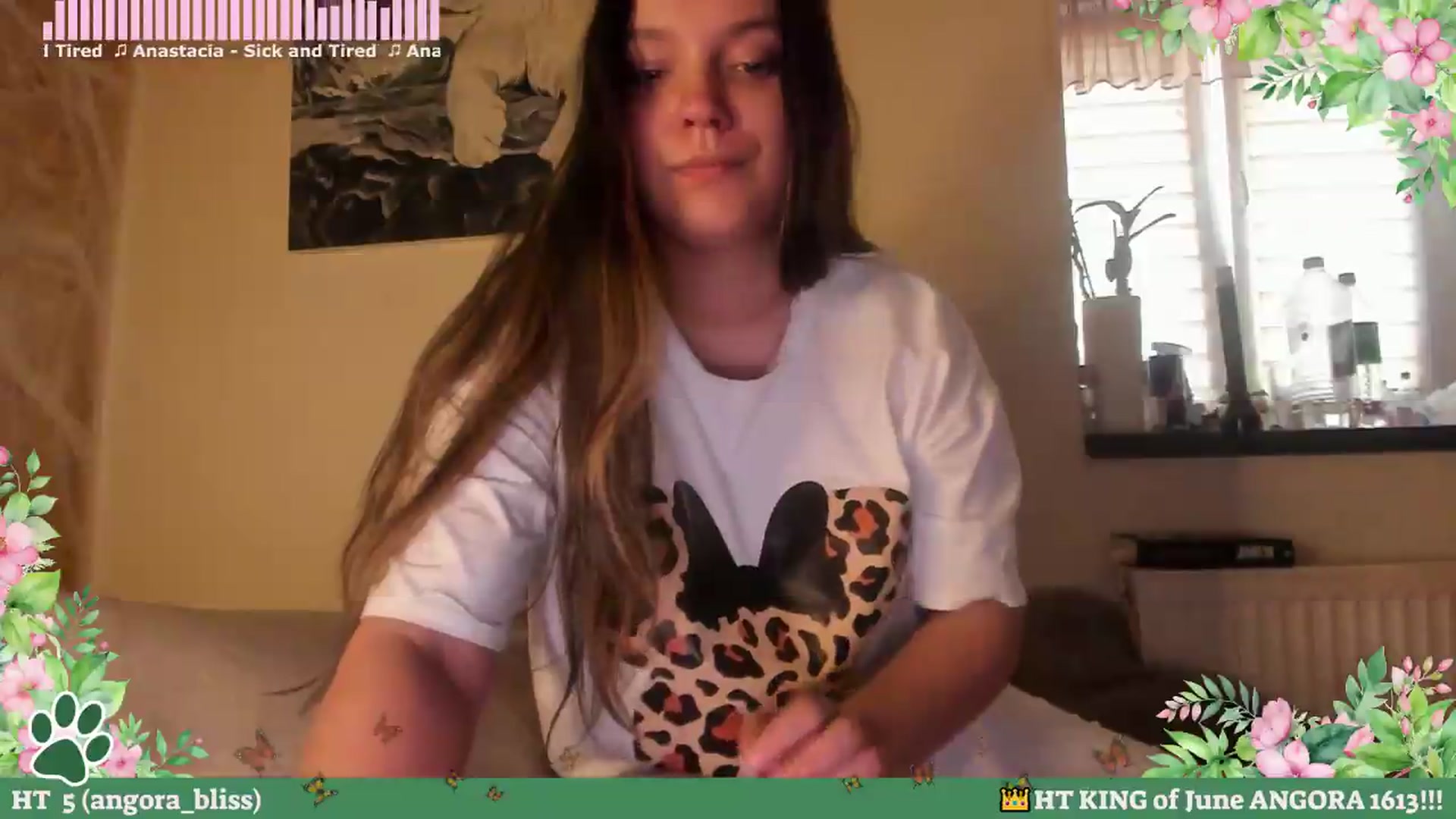 Gallery image thumbnail from Hell_Belle's myfreecams stream on, 06/10/2026, 18:11 image 5 of 20