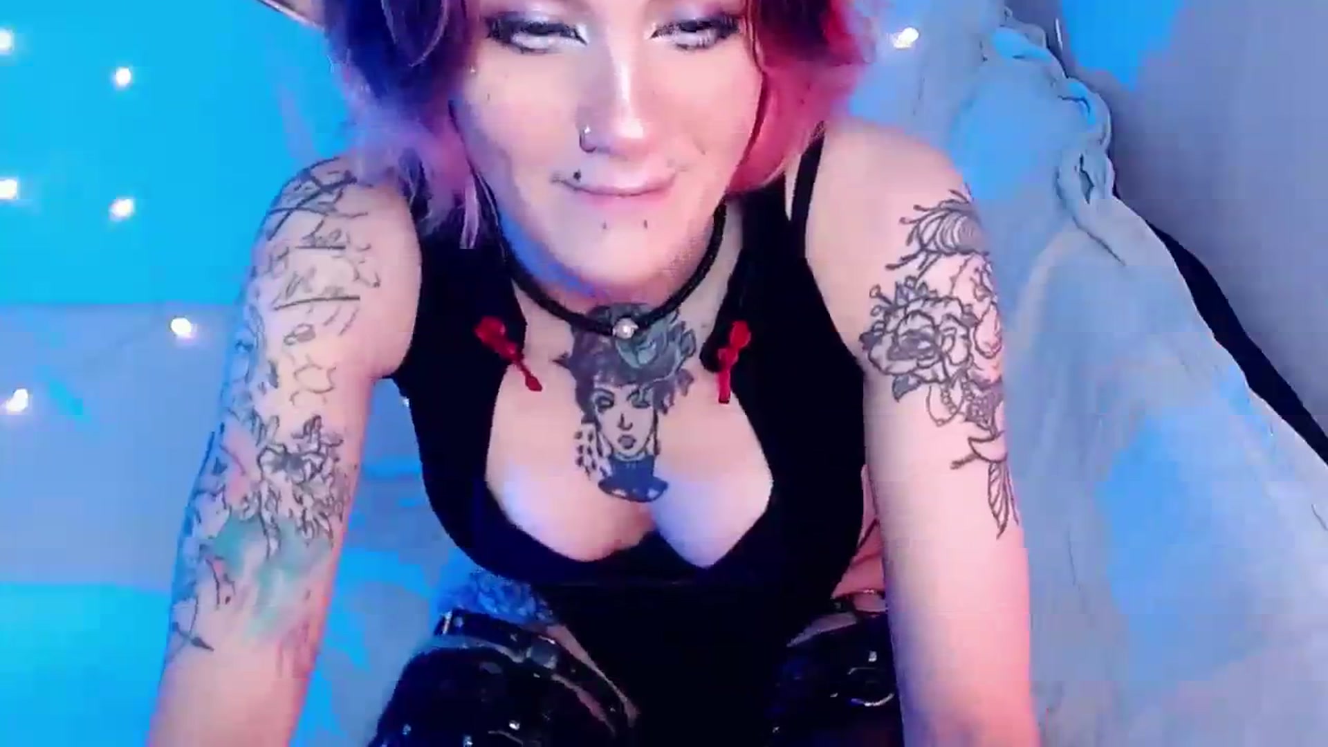 Gallery image thumbnail from Hella_Hell's myfreecams stream on, 08/06/2023, 12:07 image 14 of 20