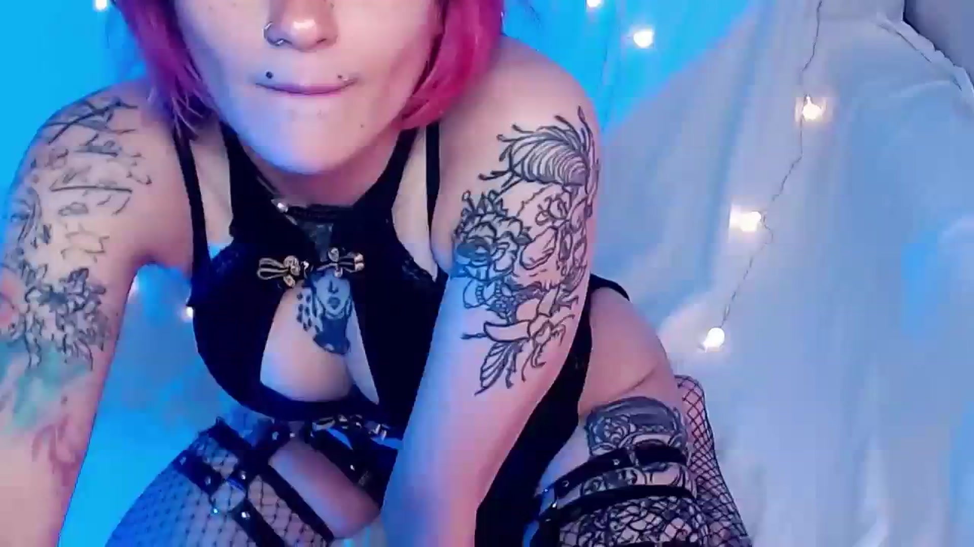 Gallery image thumbnail from Hella_Hell's myfreecams stream on, 08/12/2023, 11:33 image 3 of 20