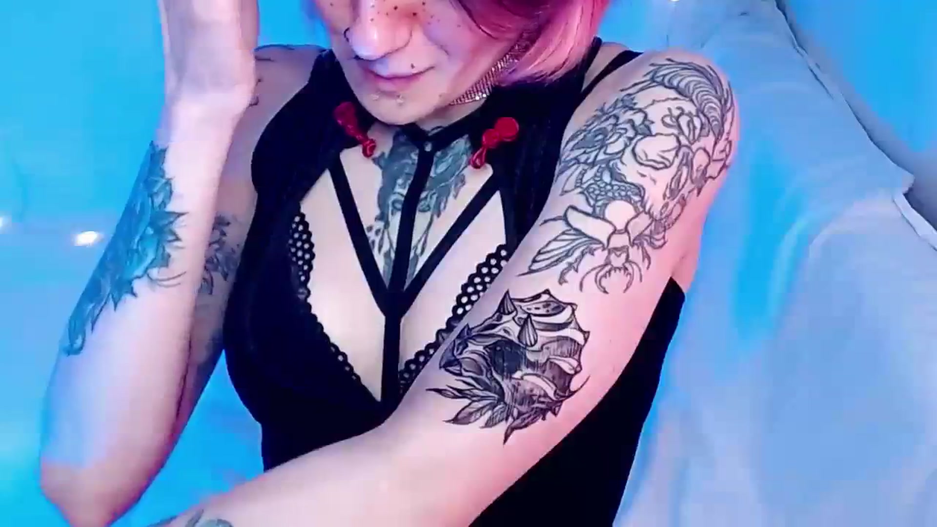 Gallery image thumbnail from Hella_Hell's myfreecams stream on, 08/28/2023, 12:38 image 13 of 20
