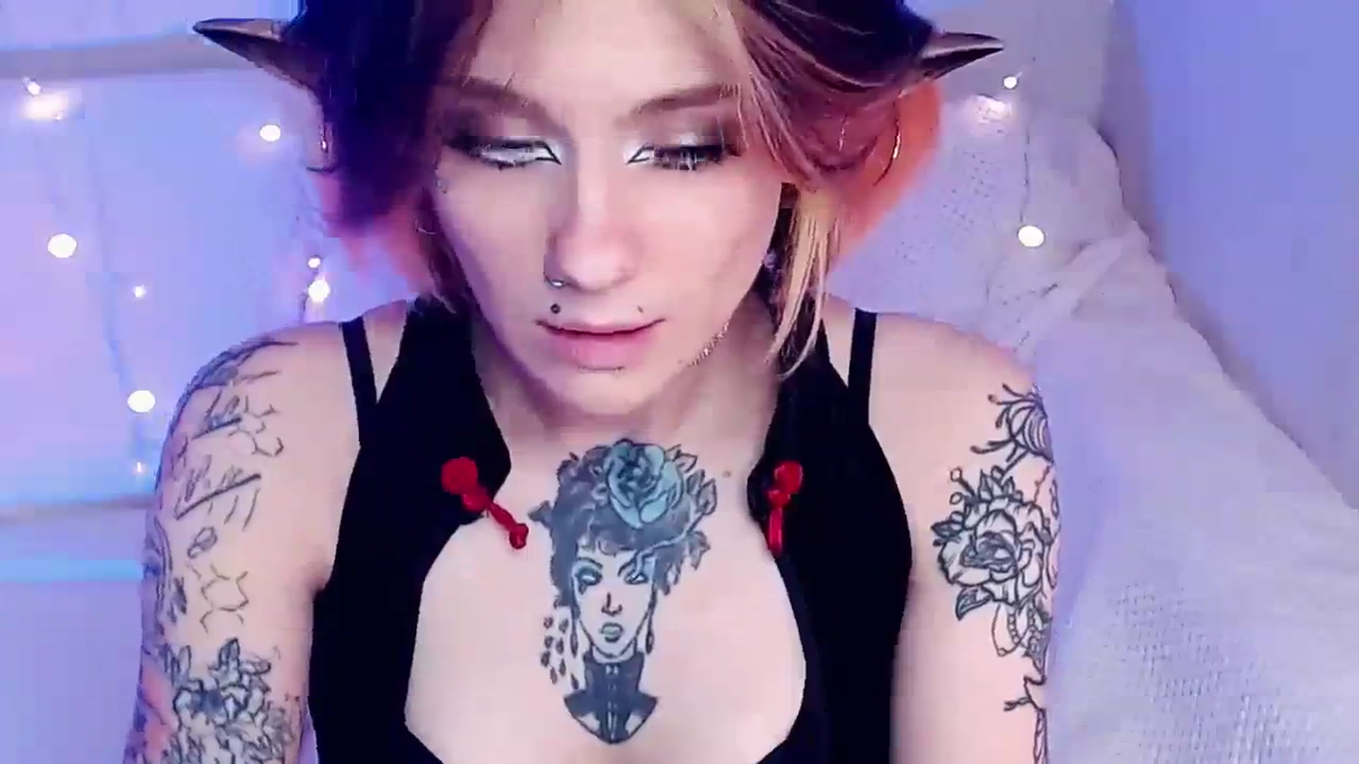 Gallery image thumbnail from Hella_Hell's myfreecams stream on, 09/18/2023, 11:22 image 4 of 20