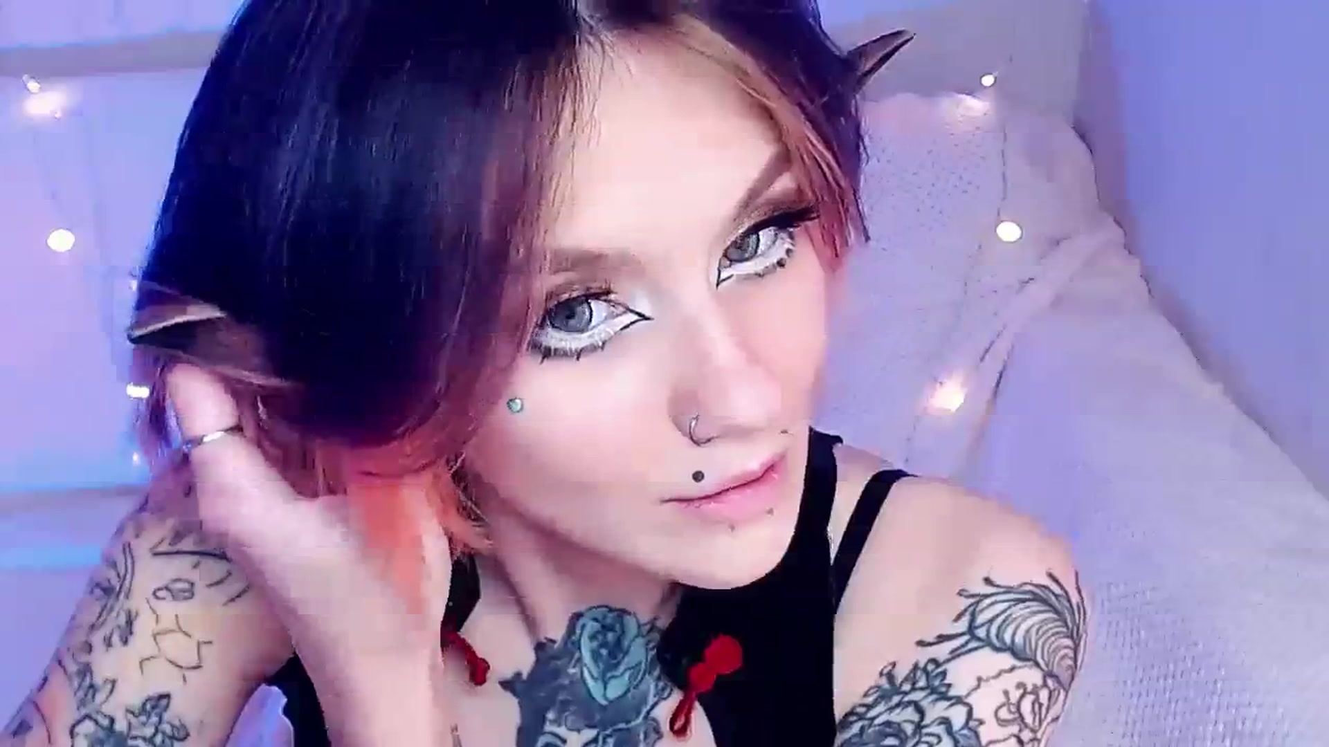 Gallery image thumbnail from Hella_Hell's myfreecams stream on, 09/18/2023, 11:22 image 11 of 20
