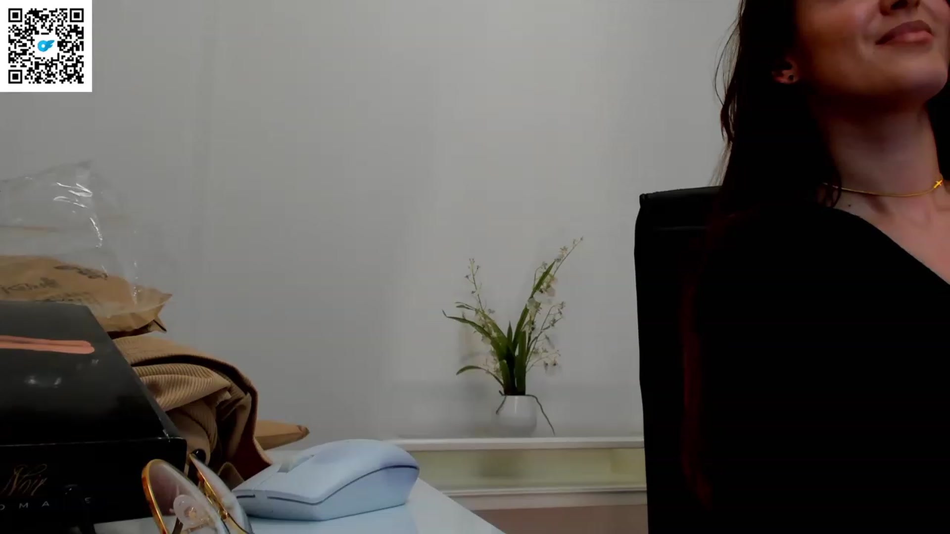 Gallery image thumbnail from Helle__'s myfreecams stream on, 11/17/2022, 14:43 image 19 of 20