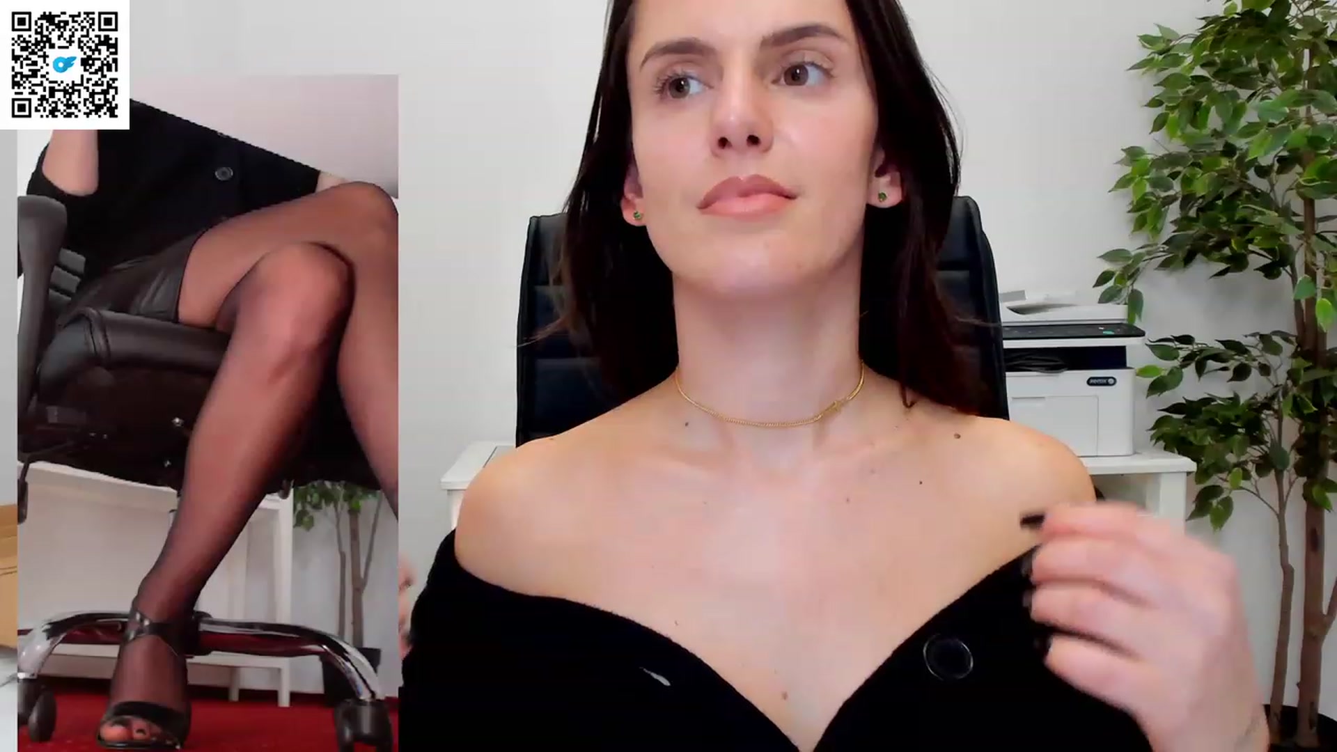 Gallery image thumbnail from Helle__'s myfreecams stream on, 11/17/2022, 14:43 image 15 of 20
