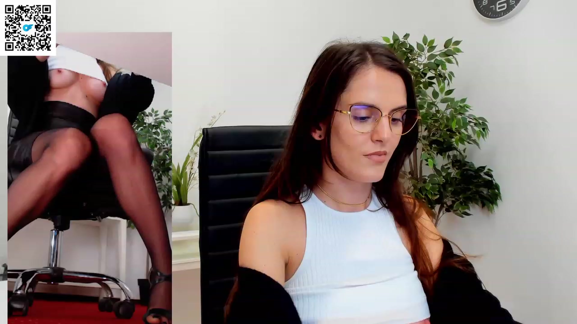 Gallery image thumbnail from Helle__'s myfreecams stream on, 11/17/2022, 14:43 image 5 of 20