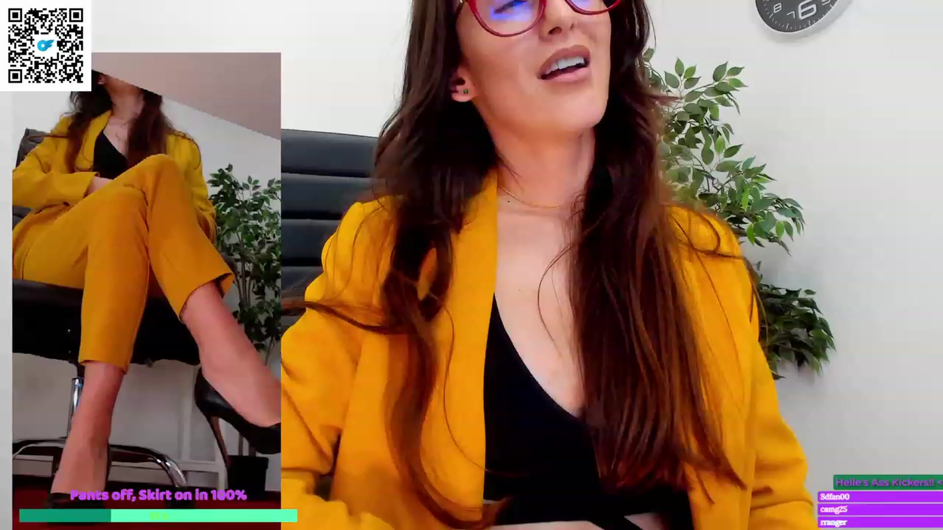Gallery image thumbnail from Helle__'s myfreecams stream on, 11/18/2022, 14:11 image 1 of 20