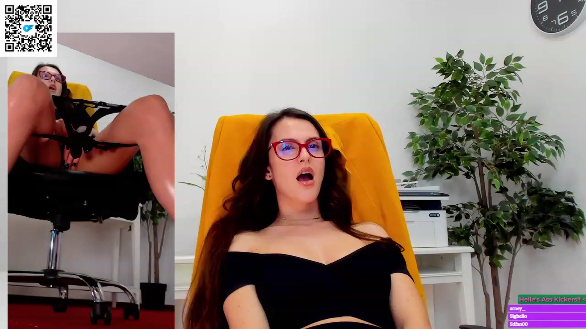 Gallery image thumbnail from Helle__'s myfreecams stream on, 11/18/2022, 15:03 image 3 of 20