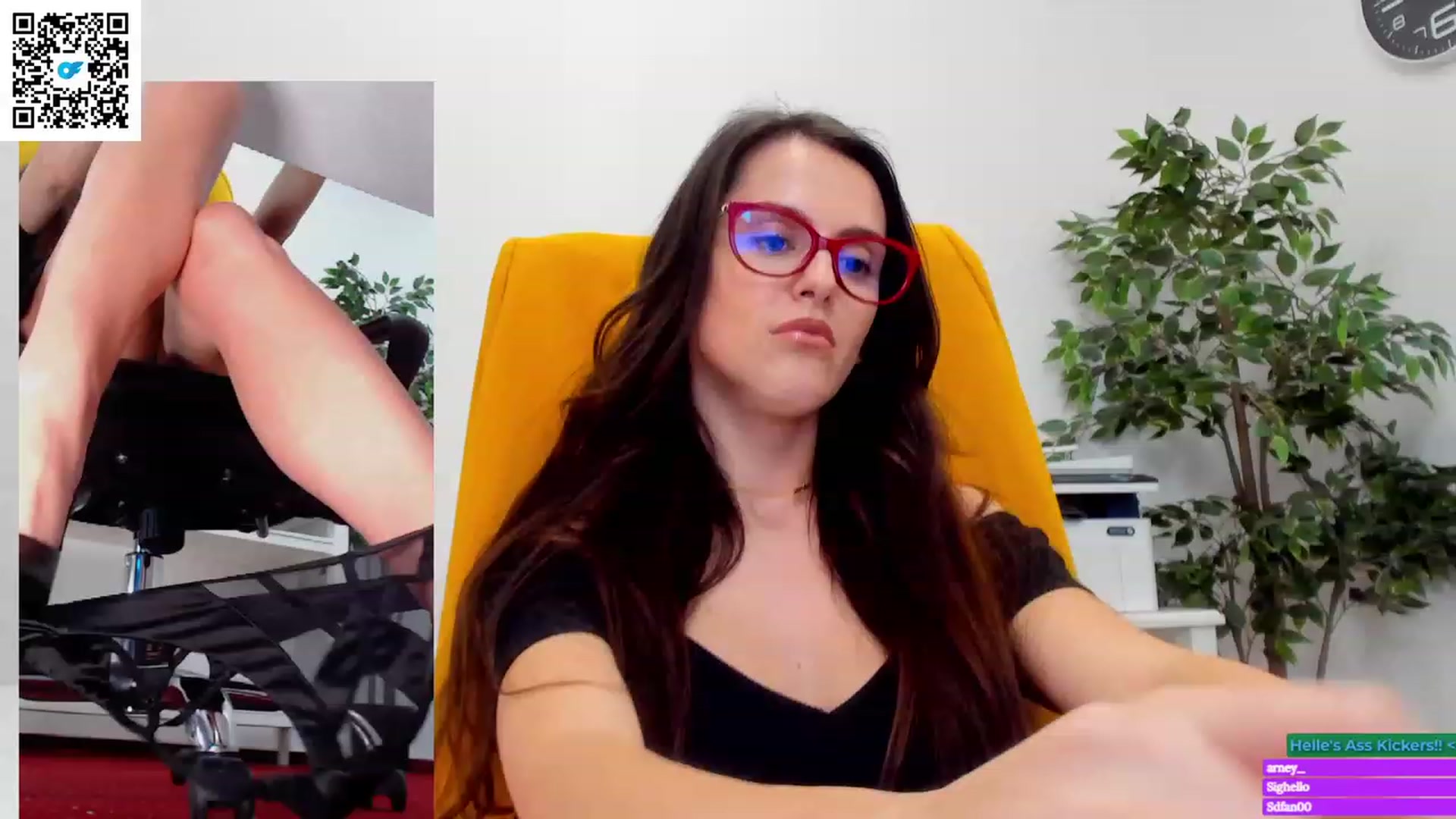 Gallery image thumbnail from Helle__'s myfreecams stream on, 11/18/2022, 15:03 image 8 of 20
