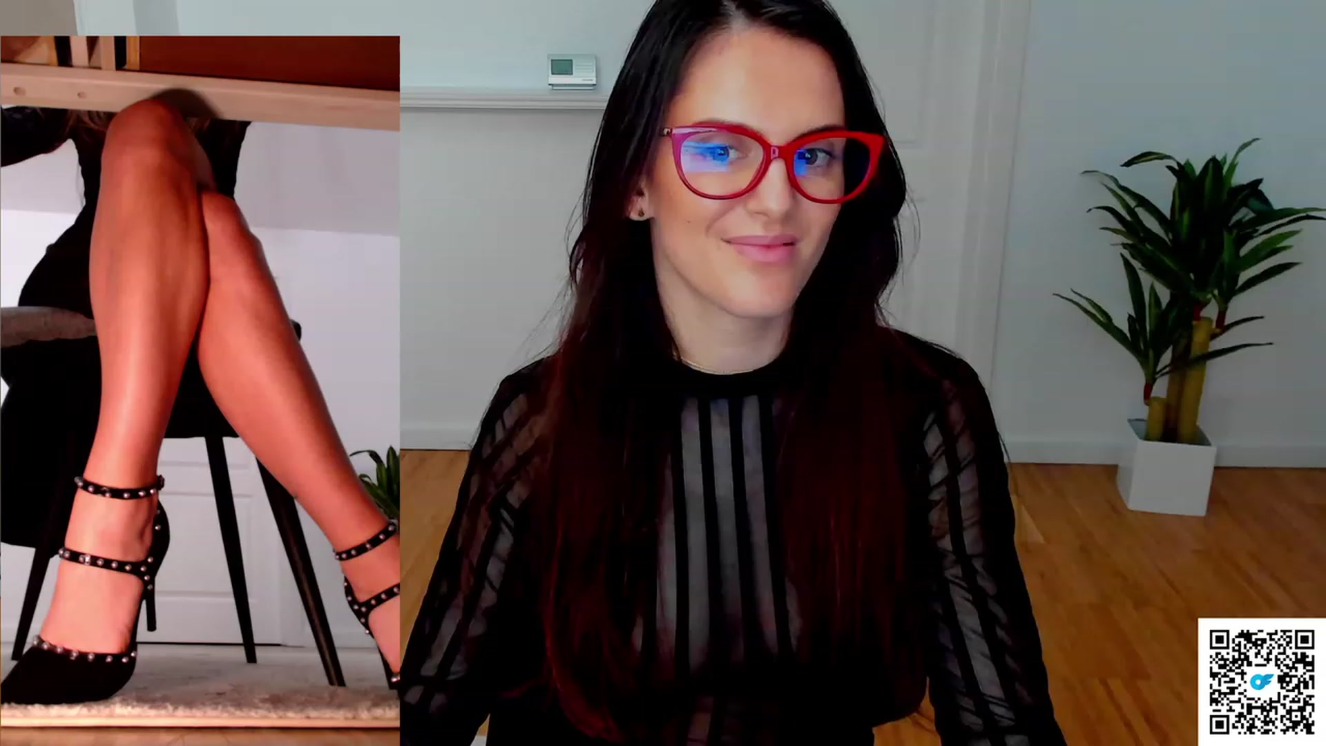 Gallery image thumbnail from Helle__'s myfreecams stream on, 11/19/2022, 23:47 image 11 of 20