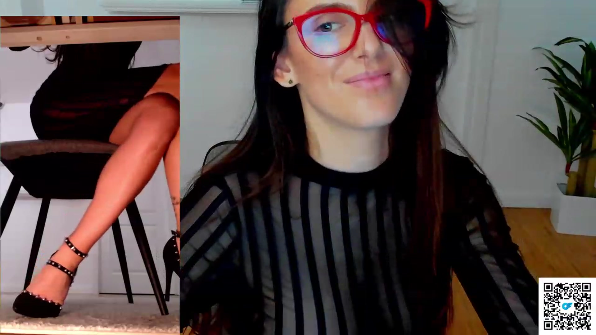 Gallery image thumbnail from Helle__'s myfreecams stream on, 11/19/2022, 23:47 image 16 of 20