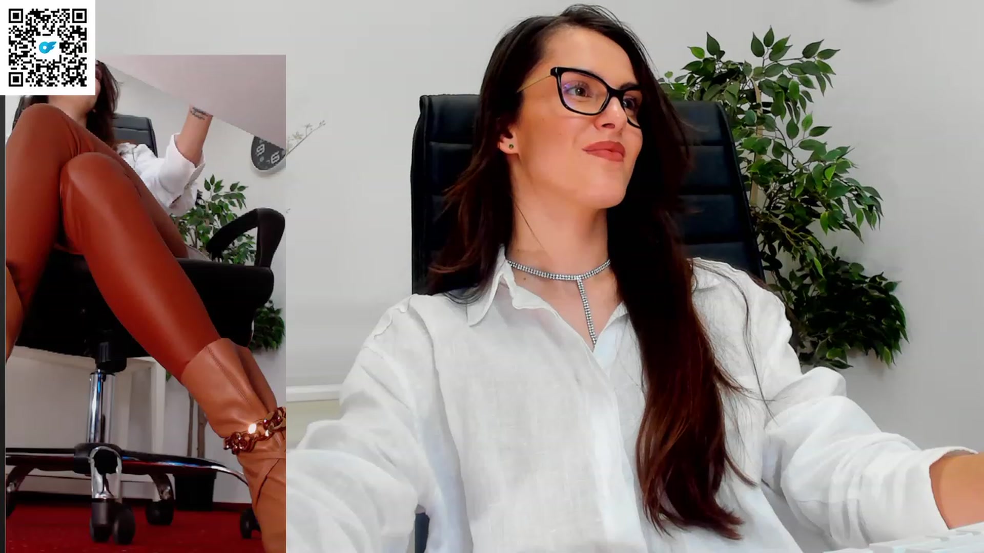 Gallery image thumbnail from Helle__'s myfreecams stream on, 11/28/2022, 14:59 image 17 of 20
