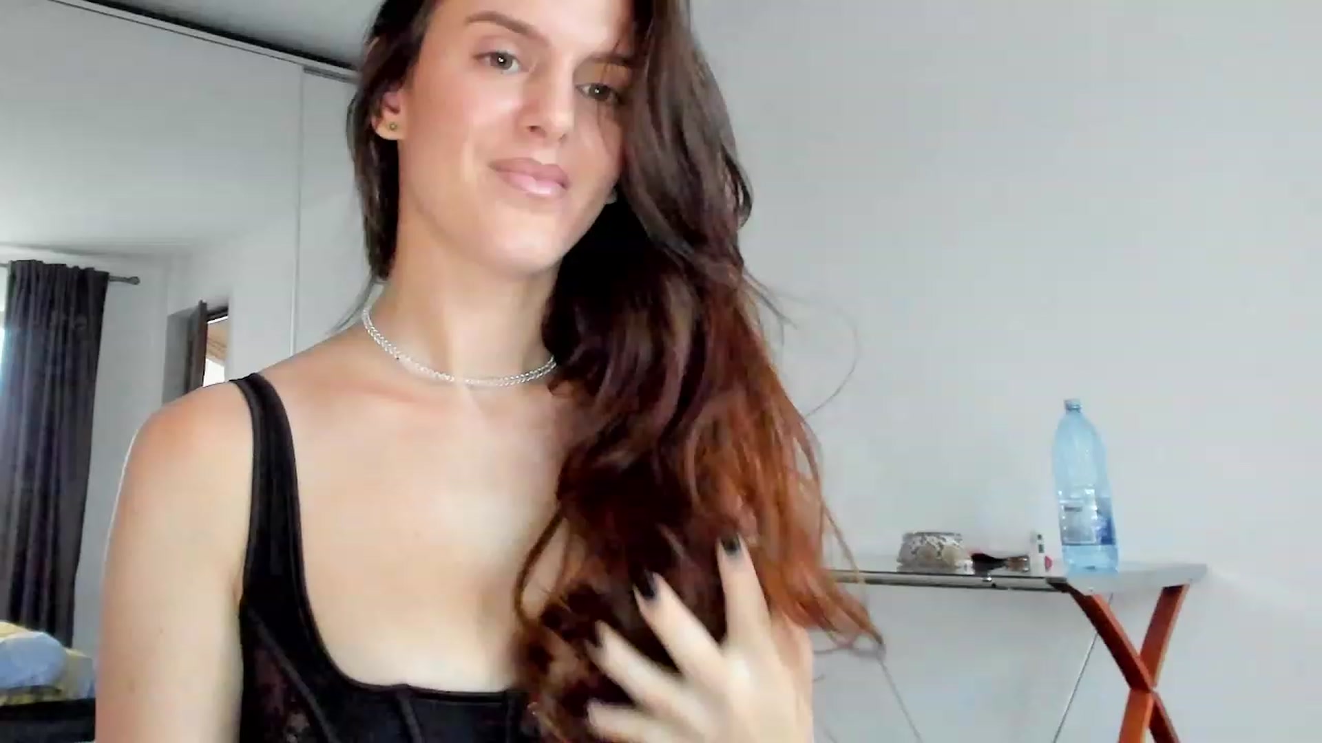Gallery image thumbnail from Helle__'s myfreecams stream on, 12/03/2022, 12:32 image 17 of 20