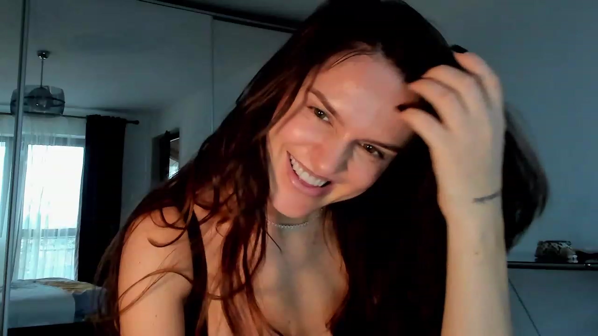 Gallery image thumbnail from Helle__'s myfreecams stream on, 12/03/2022, 14:38 image 7 of 20