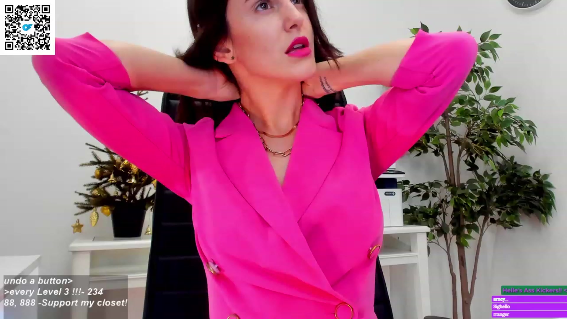 Gallery image thumbnail from Helle__'s myfreecams stream on, 12/05/2022, 14:14 image 10 of 20