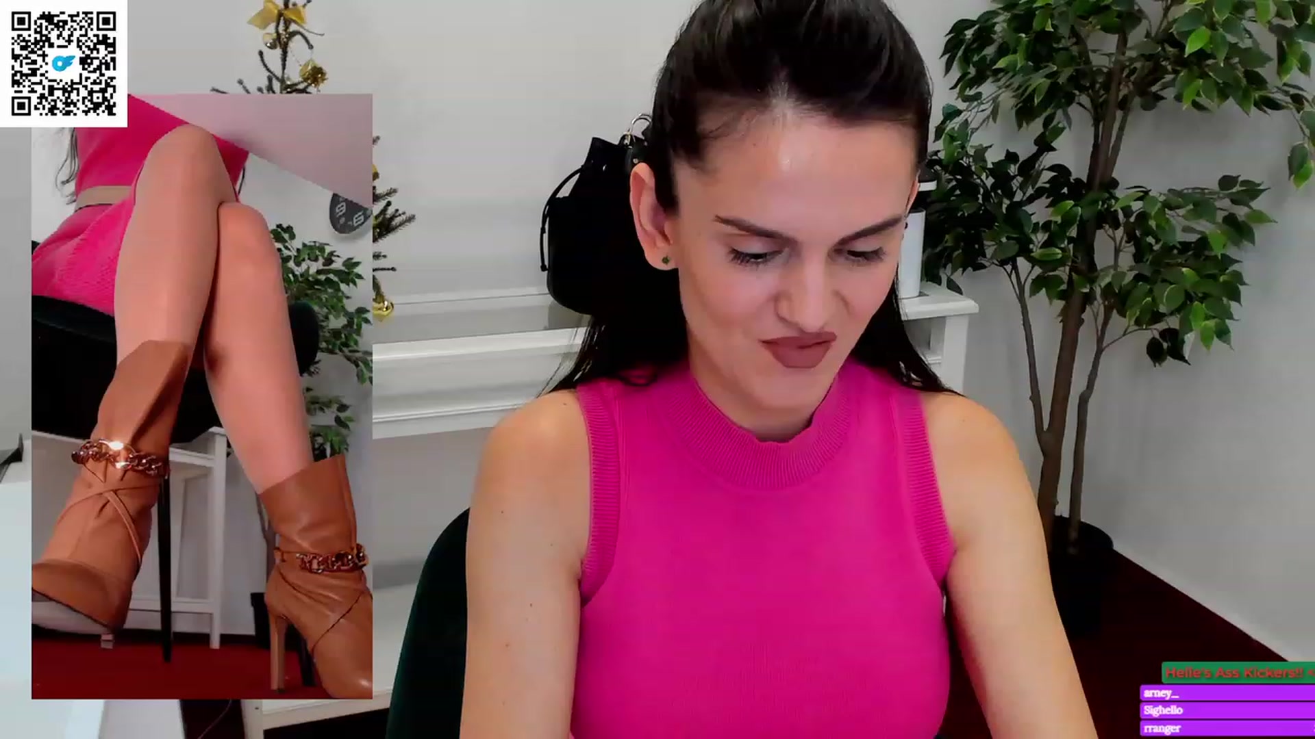 Gallery image thumbnail from Helle__'s myfreecams stream on, 12/08/2022, 13:10 image 2 of 20