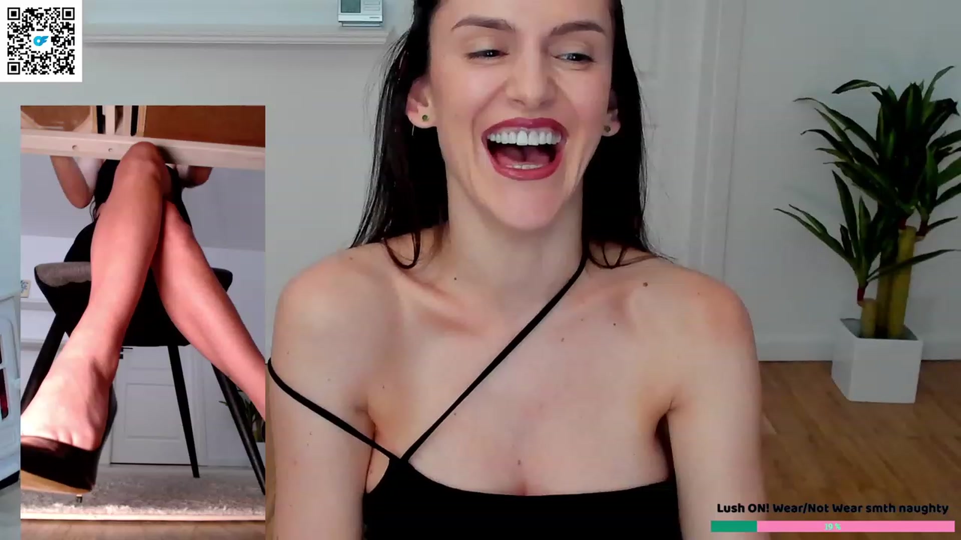 Gallery image thumbnail from Helle__'s myfreecams stream on, 12/10/2022, 21:00 image 15 of 20