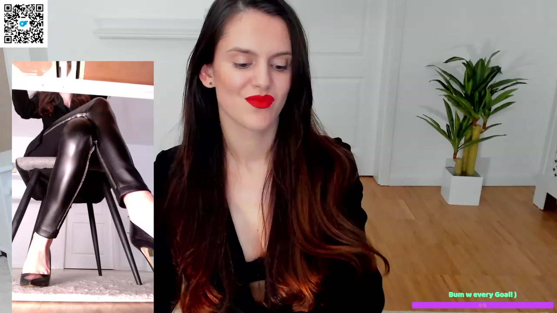 Gallery image thumbnail from Helle__'s myfreecams stream on, 12/11/2022, 21:58 image 1 of 20