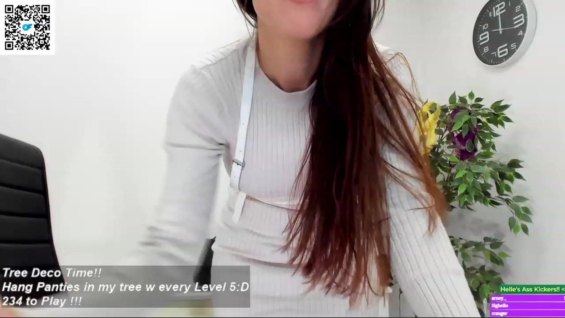 Gallery image thumbnail from Helle__'s myfreecams stream on, 12/20/2022, 15:19 image 5 of 20