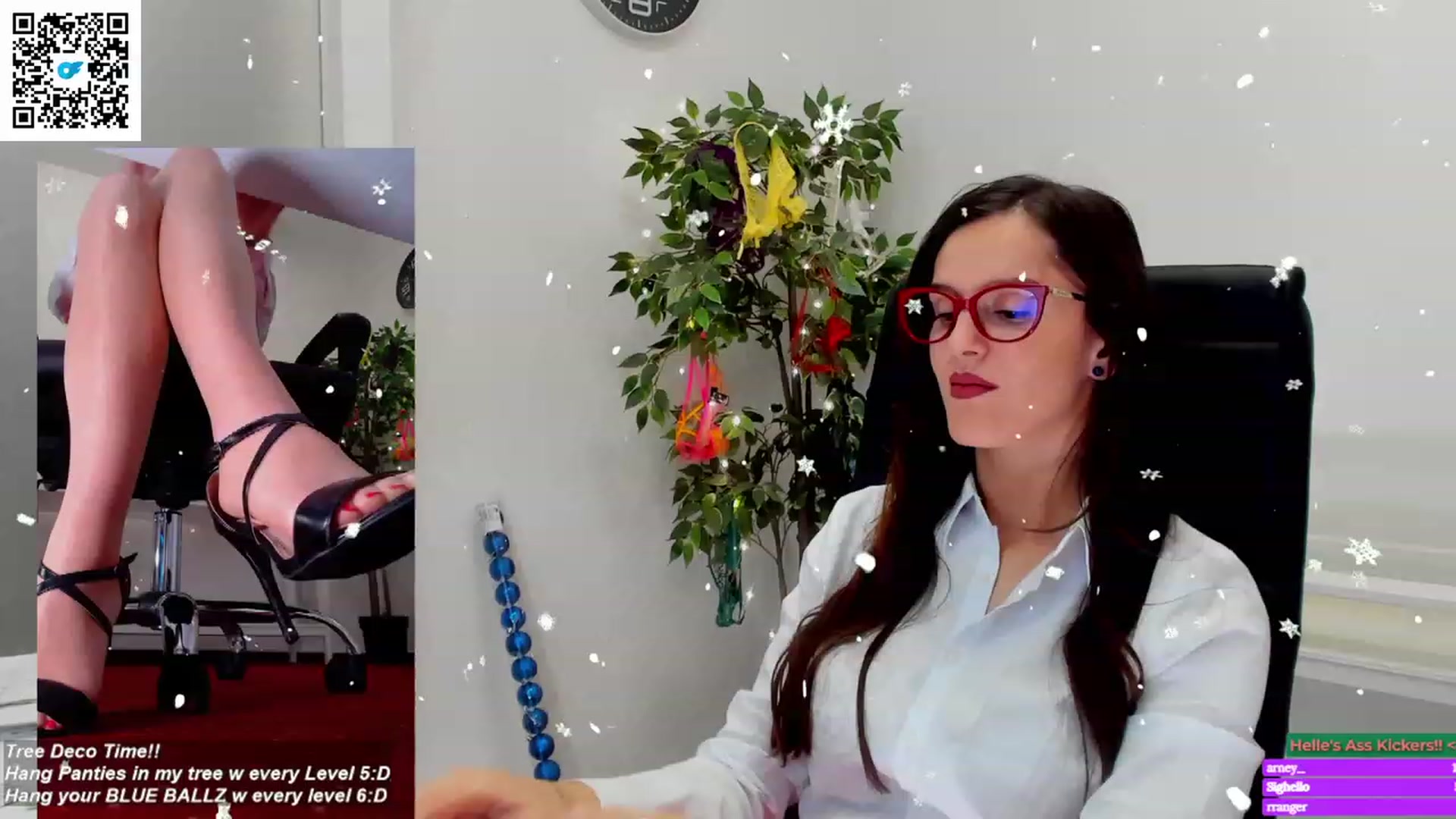 Gallery image thumbnail from Helle__'s myfreecams stream on, 12/21/2022, 10:58 image 5 of 20