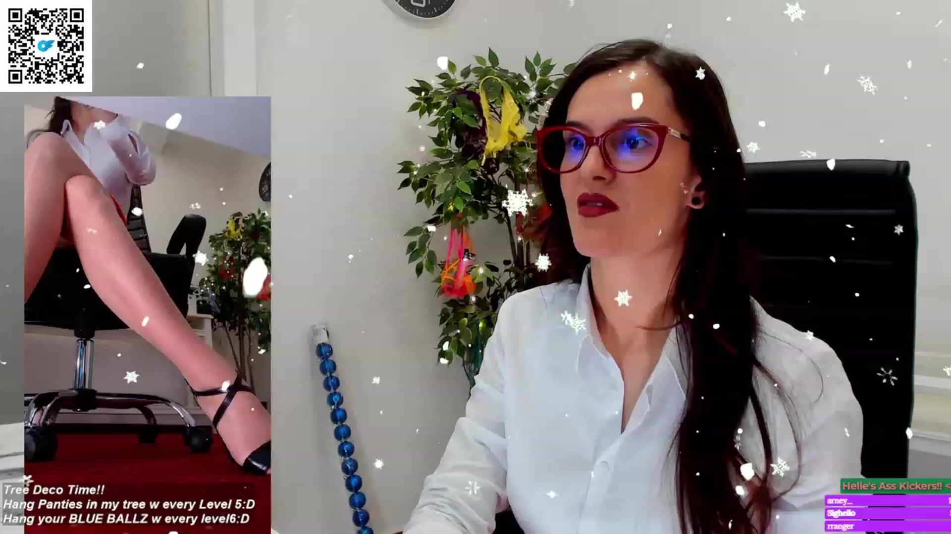 Gallery image thumbnail from Helle__'s myfreecams stream on, 12/21/2022, 10:58 image 10 of 20