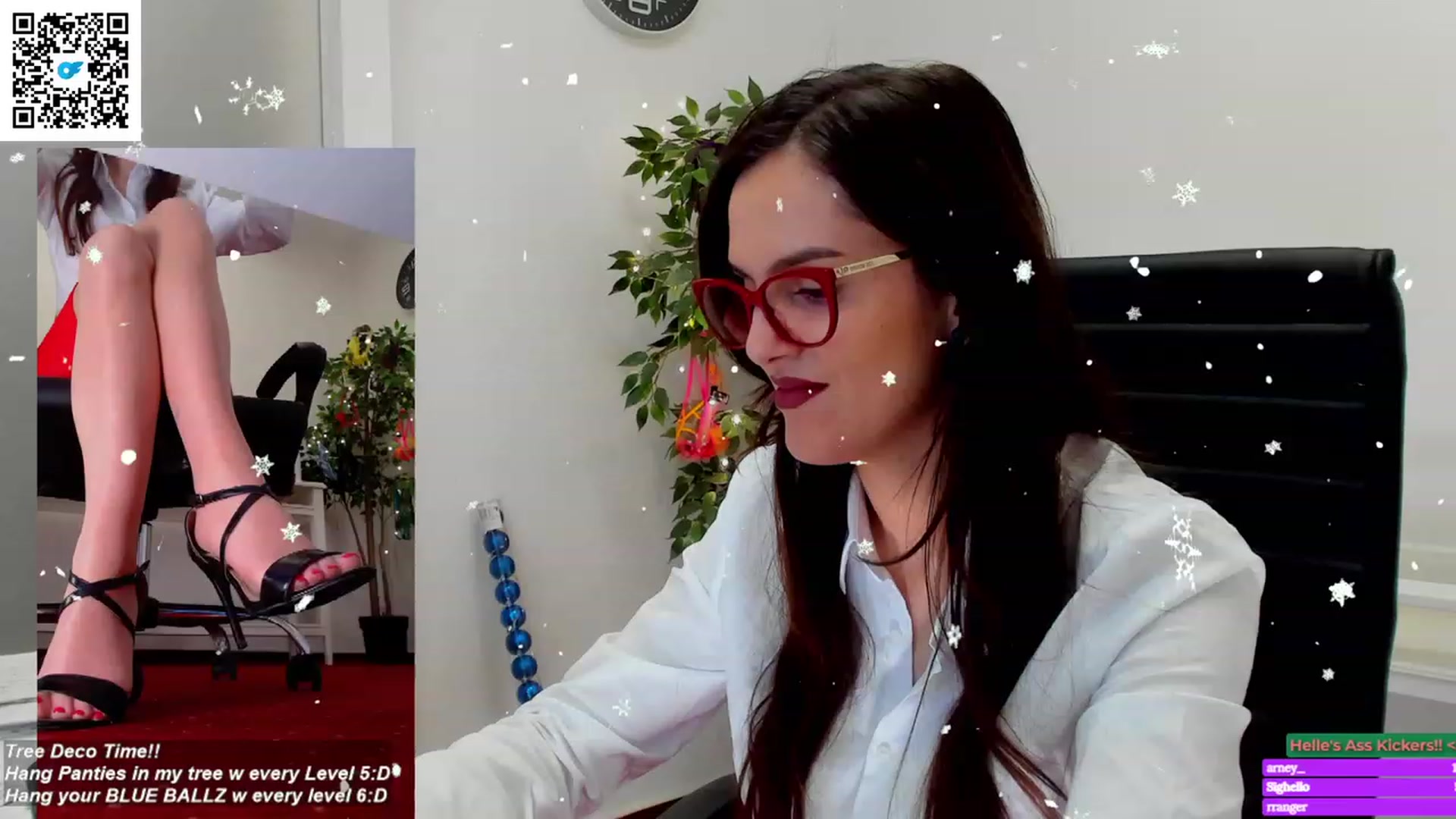 Gallery image thumbnail from Helle__'s myfreecams stream on, 12/21/2022, 10:58 image 8 of 20
