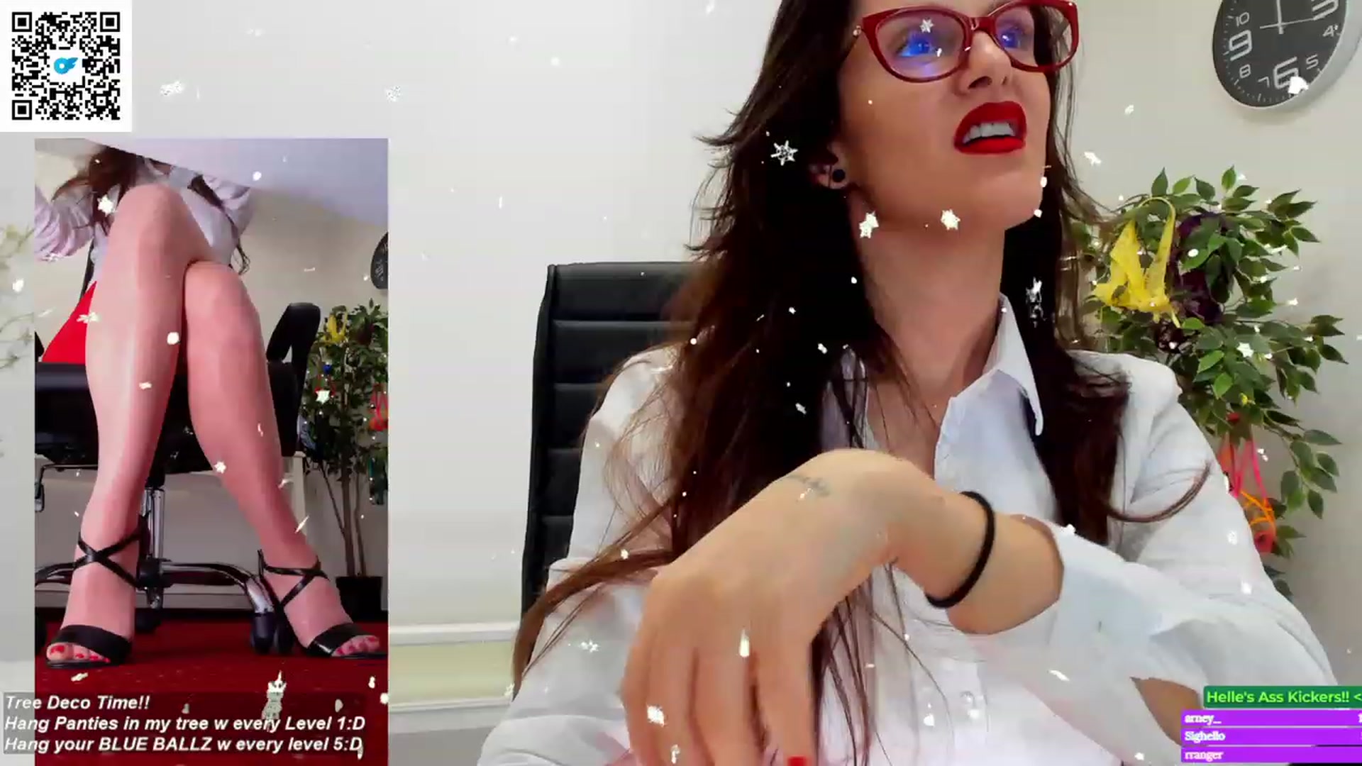 Gallery image thumbnail from Helle__'s myfreecams stream on, 12/21/2022, 13:42 image 14 of 20