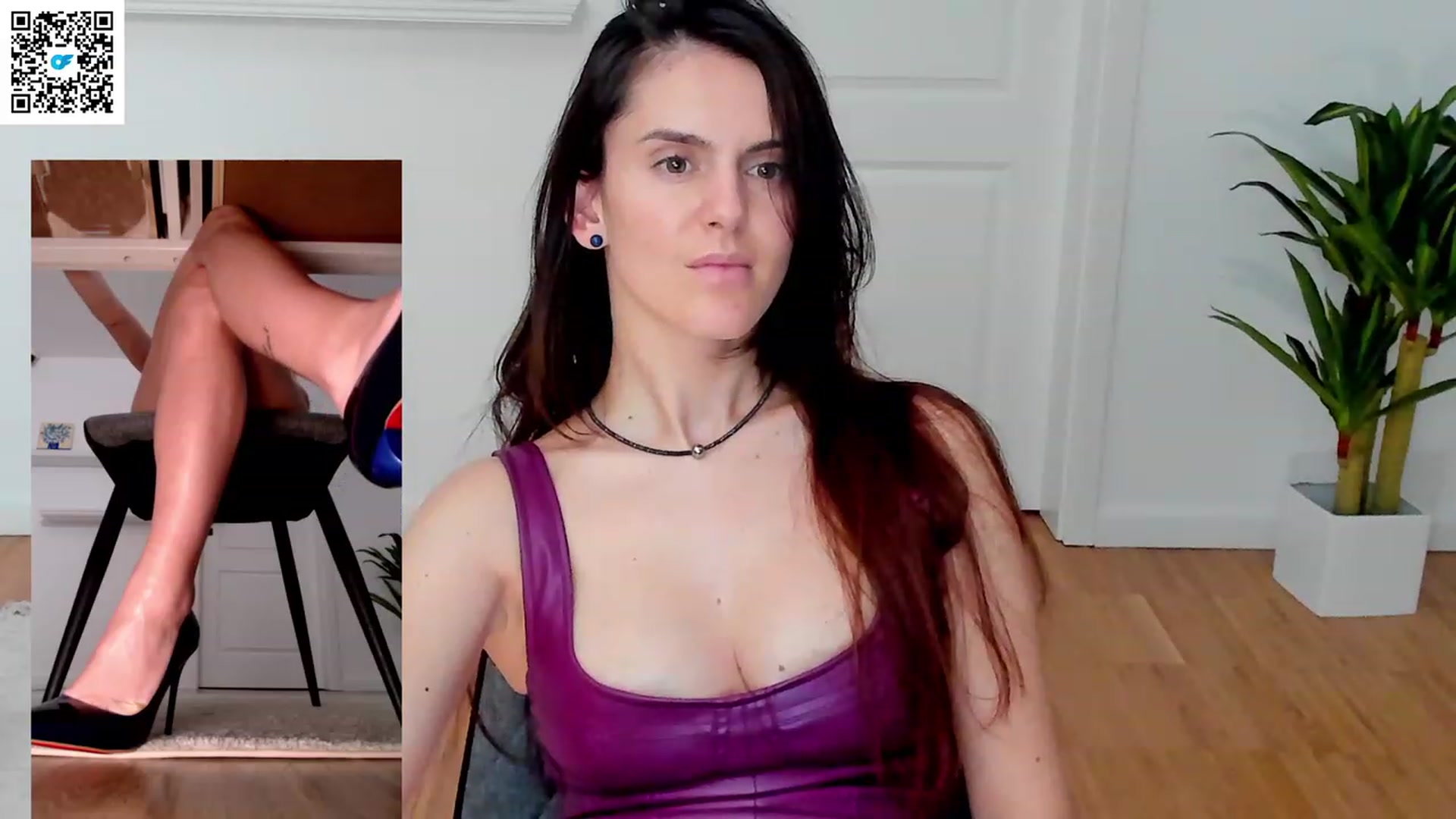 Gallery image thumbnail from Helle__'s myfreecams stream on, 12/28/2022, 21:33 image 15 of 20