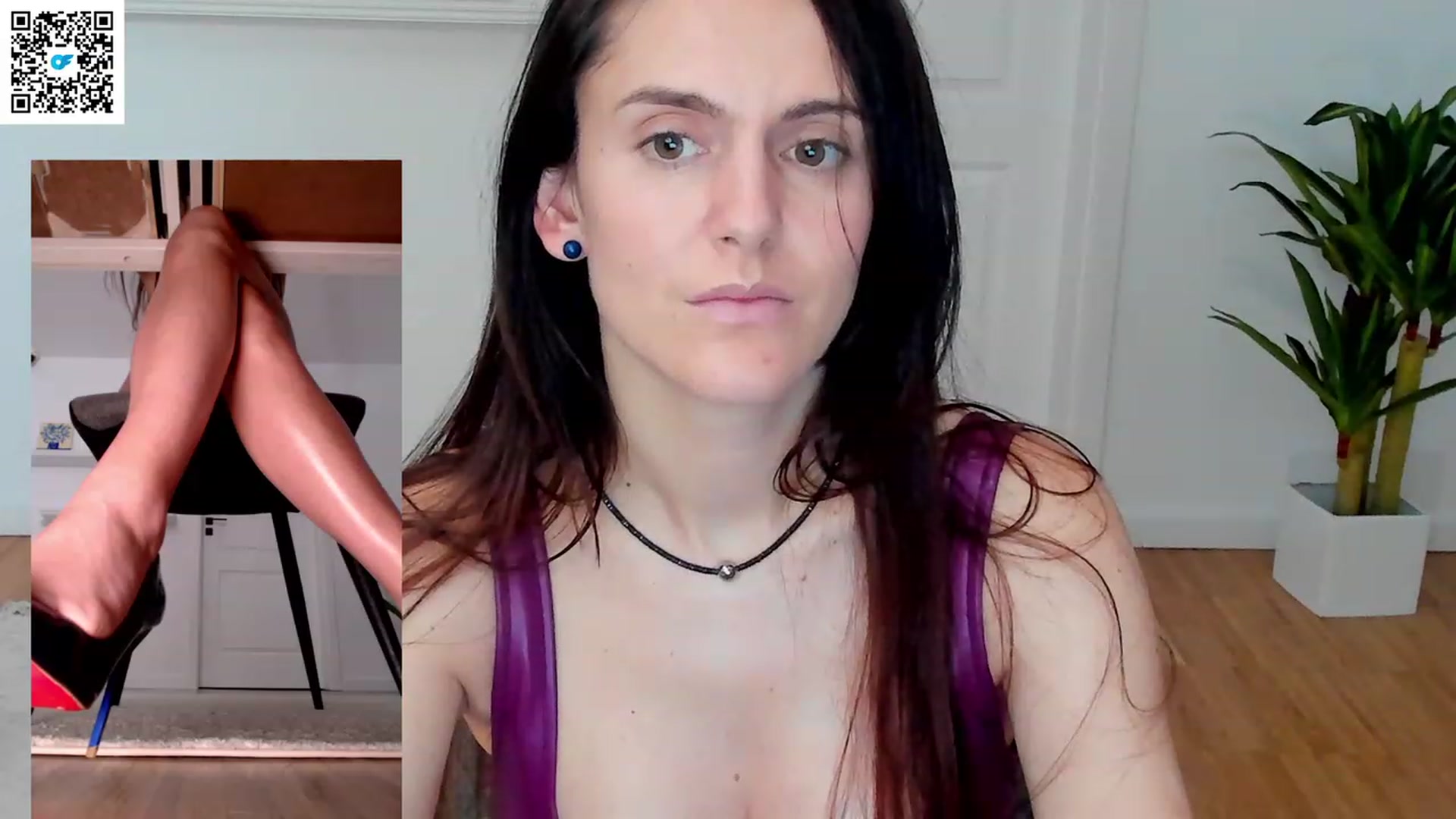 Gallery image thumbnail from Helle__'s myfreecams stream on, 12/28/2022, 21:33 image 14 of 20