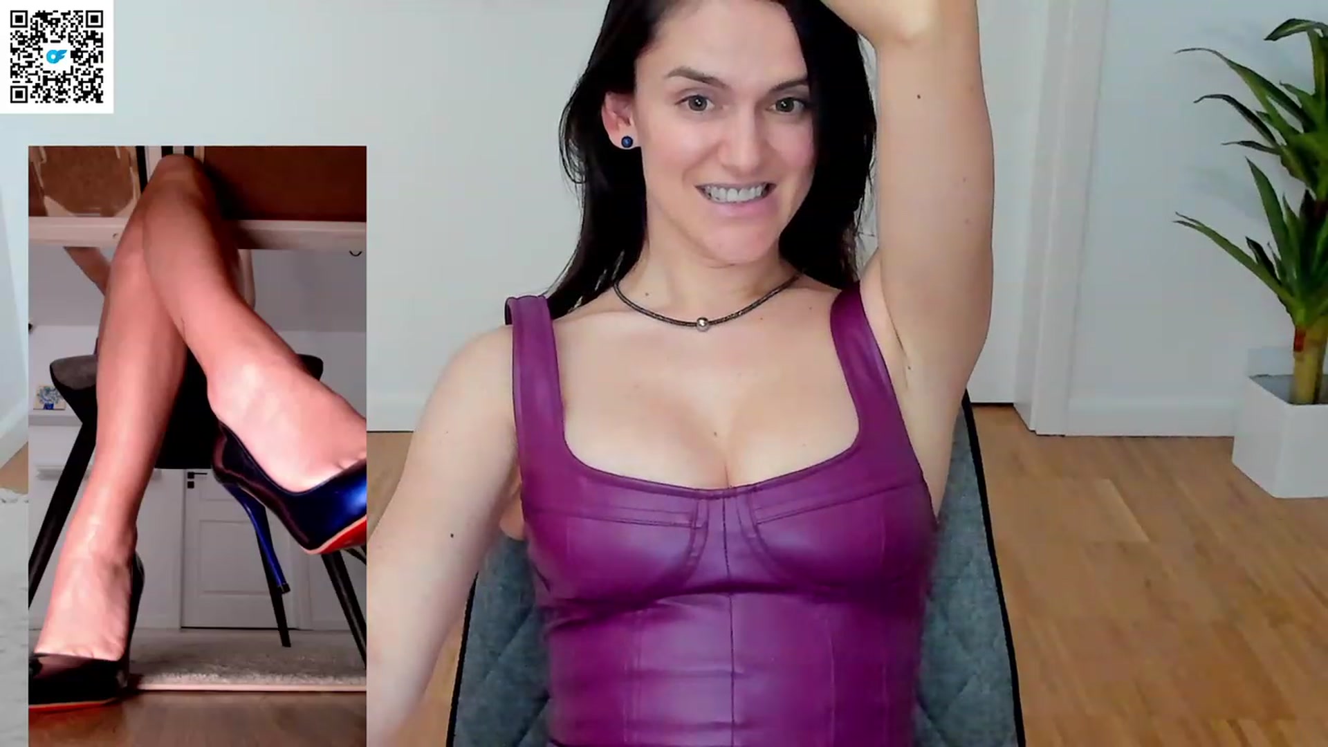 Gallery image thumbnail from Helle__'s myfreecams stream on, 12/28/2022, 21:33 image 9 of 20
